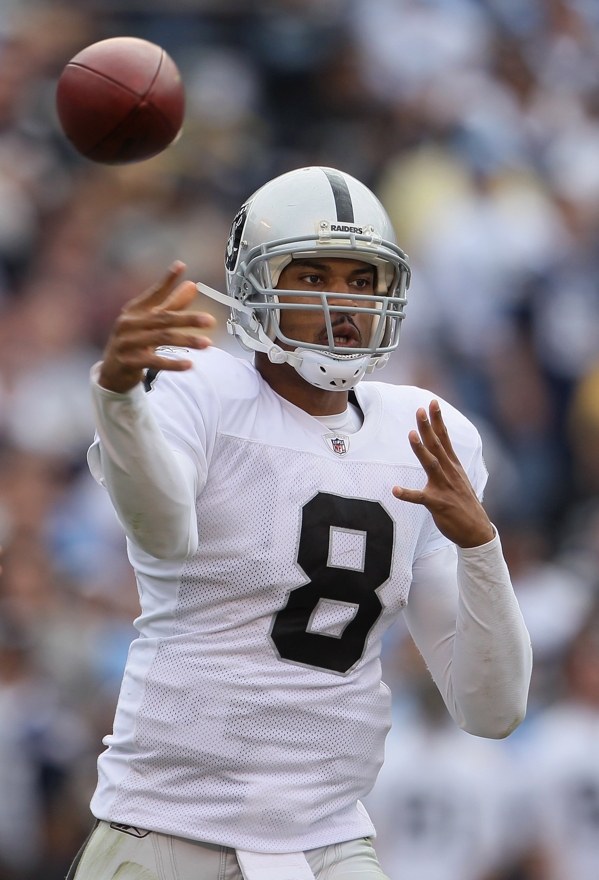 SAN DIEGO - DECEMBER 05:  Quarterback Jason Campbell #8 the Oakland Raiders throws a pass against the San Diego Chargers during the second quarter at Qualcomm Stadium on December 5, 2010 in San Diego, California.  (Photo by Jeff Gross/Getty Images)