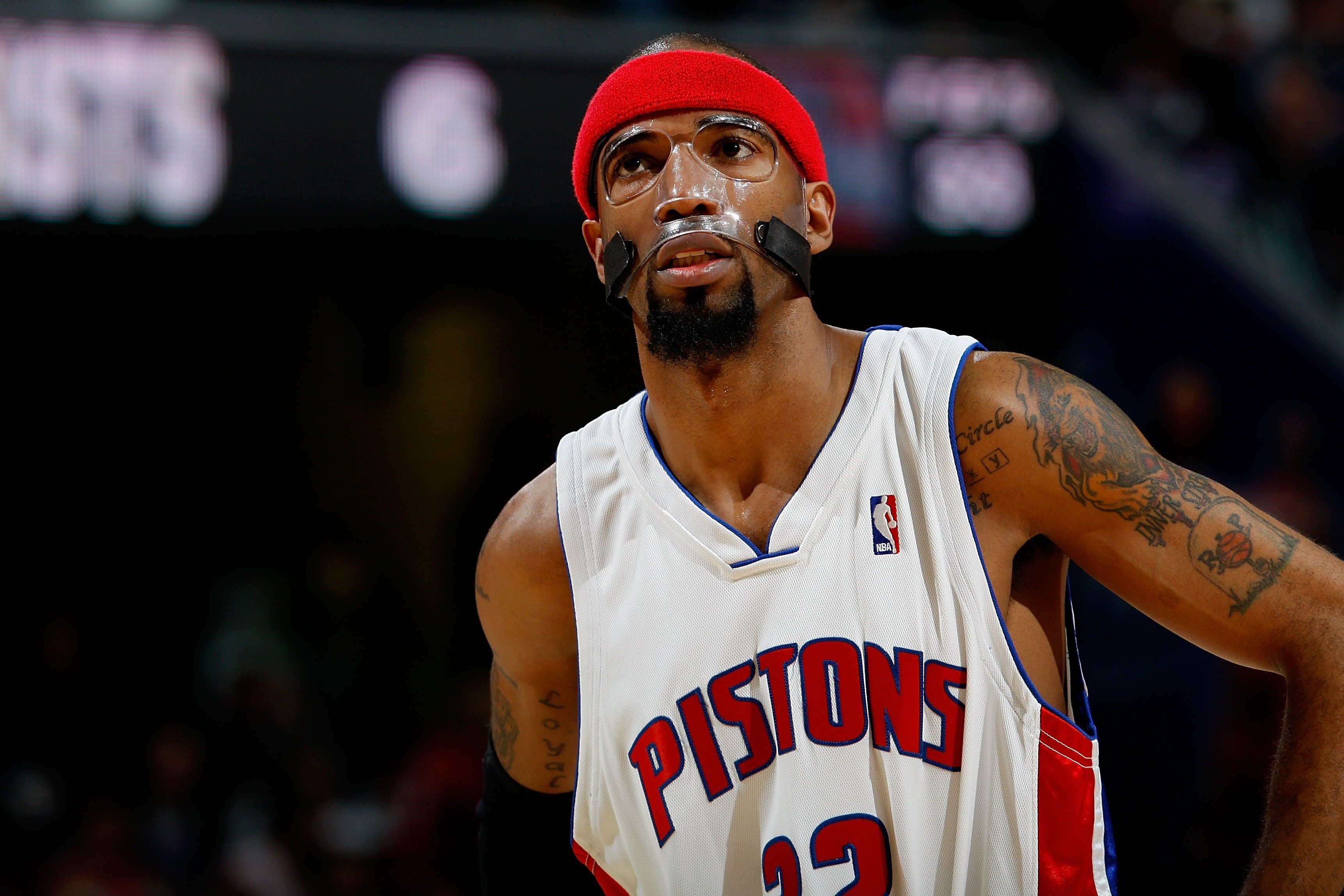 CLEVELAND - FEBRUARY 22:  Richard Hamilton #32 of the Detroit Pistons looks up during the game against the Cleveland Cavaliers on February 22, 2009 at the Quicken Loans Arena in Cleveland, Ohio.  The Cavaliers won 99-78.  NOTE TO USER: User expressly ackn