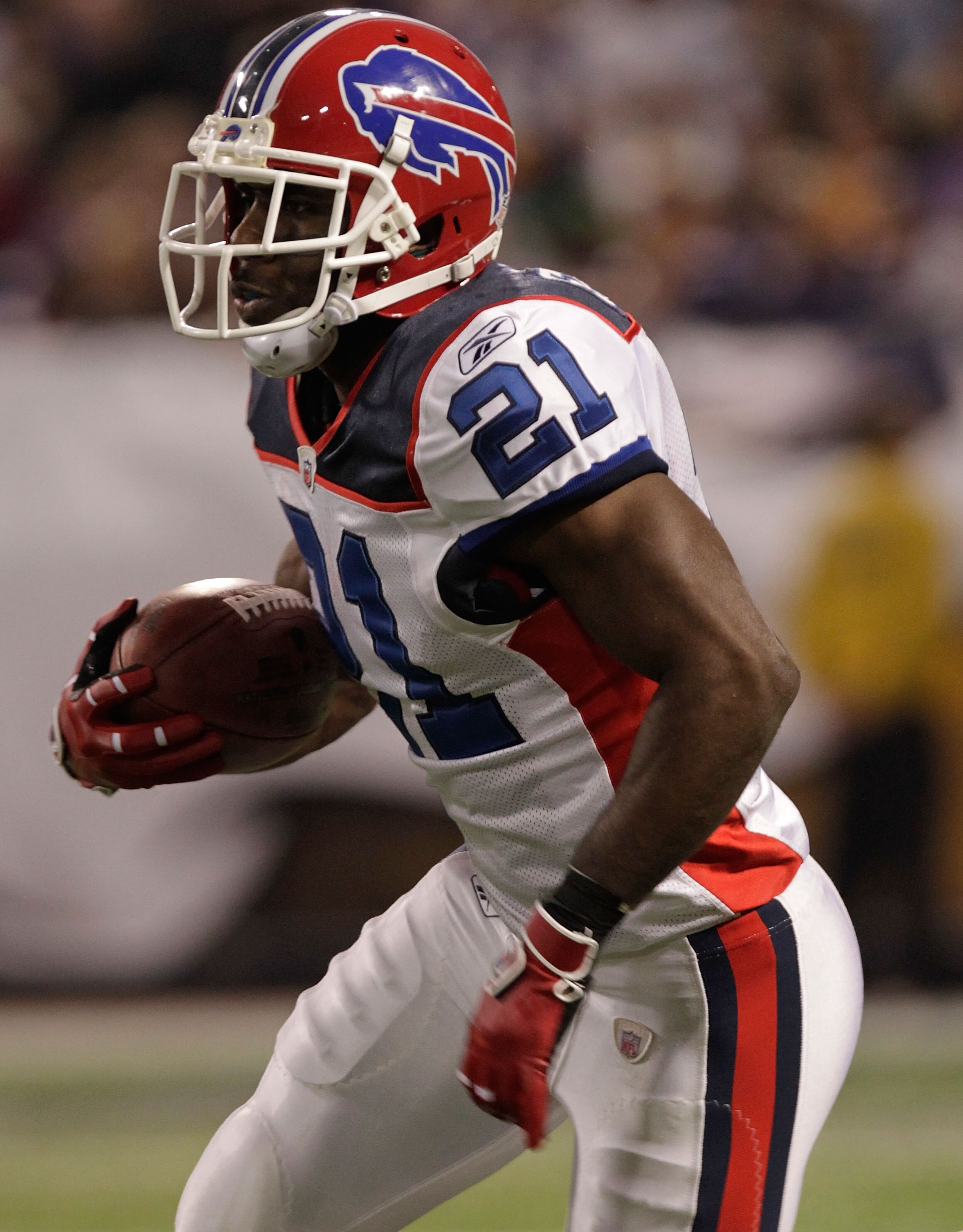 MINNEAPOLIS, MN - DECEMBER 05:  C.J. Spiller #21 of the Buffalo Bills returns a kickoff against the Minnesota Vikings at the Mall of America Field at the Hubert H. Humphrey Metrodome on December 5, 2010 in Minneapolis, Minnesota.  (Photo by Nick Laham/Get