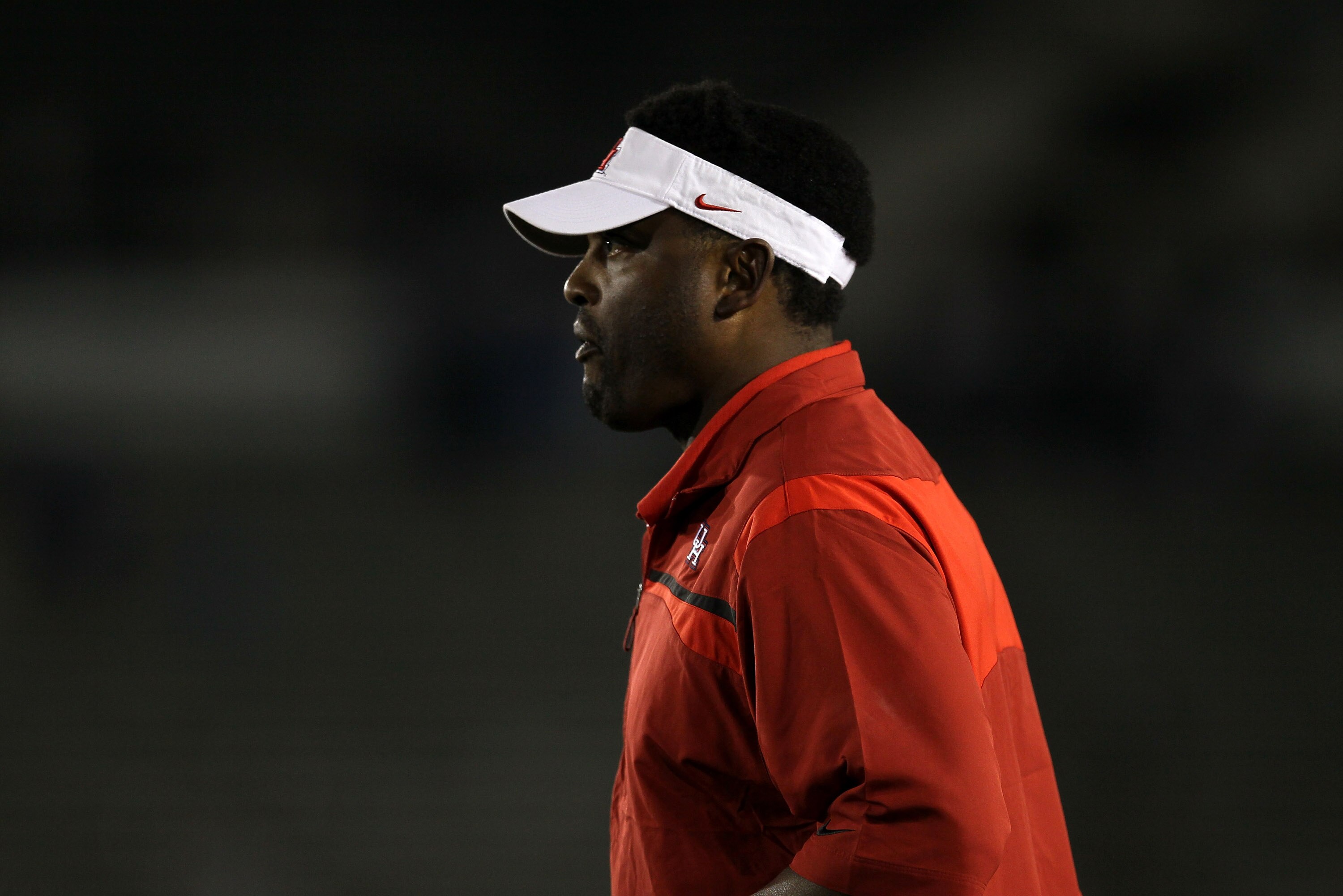PASADENA, CA - SEPTEMBER 18:  Head coach Kevin Sumlin of the Houston Cougars on the sidelines in the game with the UCLA Bruins at the Rose Bowl on September 18, 2010 in Pasadena, California.  (Photo by Stephen Dunn/Getty Images)