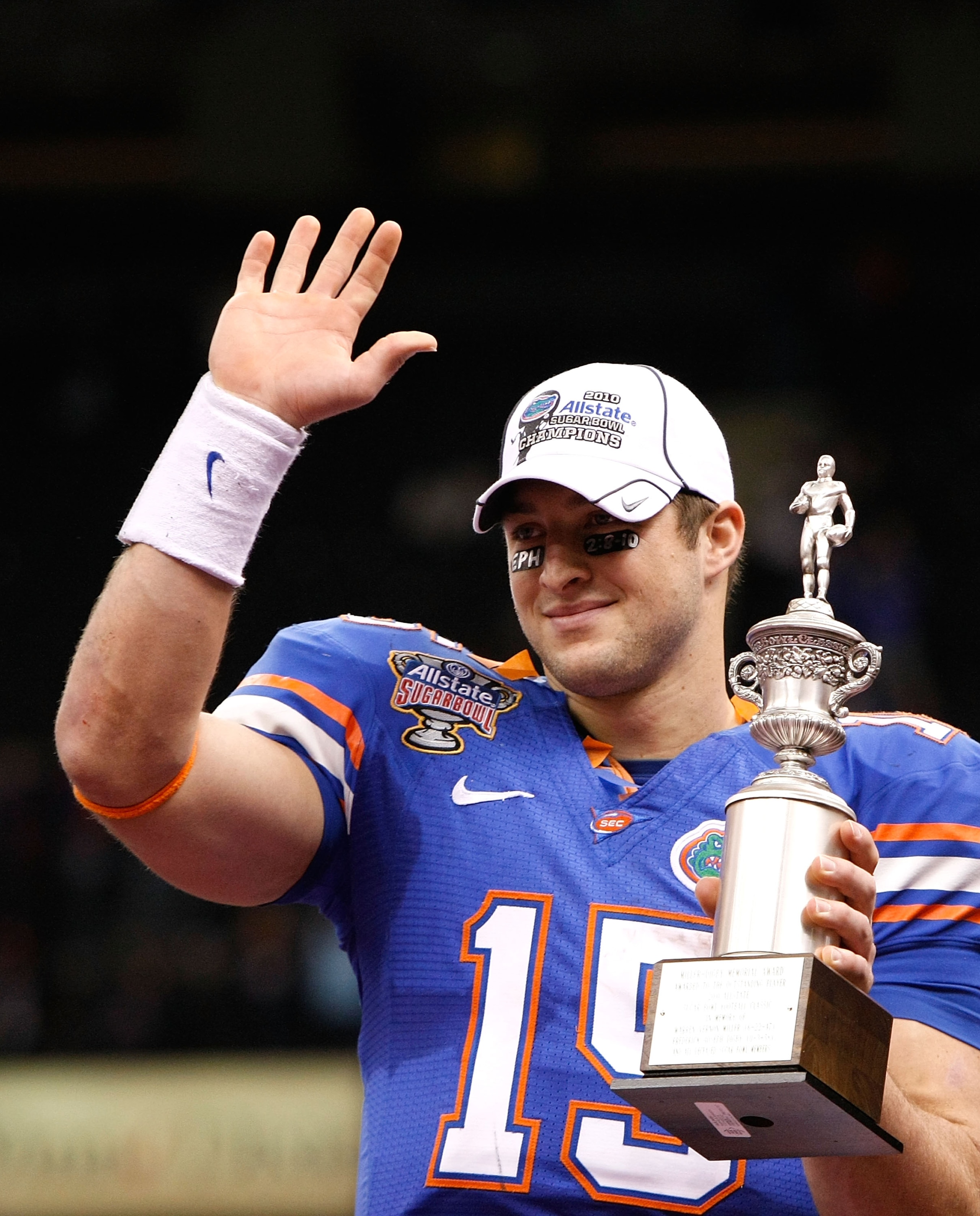 NEW ORLEANS - JANUARY 01:  Tim Tebow #15 of the Florida Gators hoist a trophy after defeating the Cincinnati Bearcats 24-51 in the Allstate Sugar Bowl at the Louisana Superdome on January 1, 2010 in New Orleans, Louisiana.  (Photo by Kevin C. Cox/Getty Im