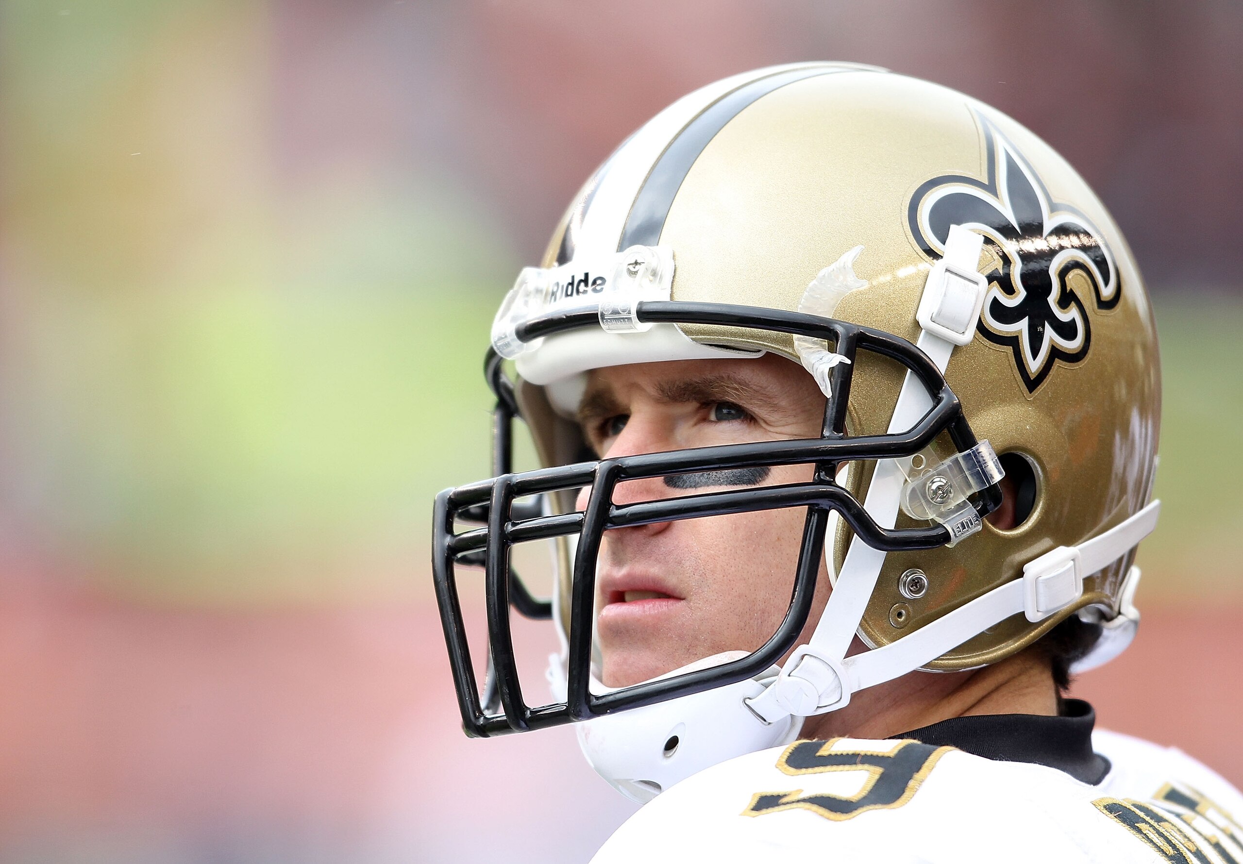 CINCINNATI, OH - DECEMBER 05:  Dree Brees #9 of the New Orleans Saints watches play during the NFL game against the Cincinnati Bengals at Paul Brown Stadium on December 5, 2010 in Cincinnati, Ohio.  The Saints won 34-30.  (Photo by Andy Lyons/Getty Images