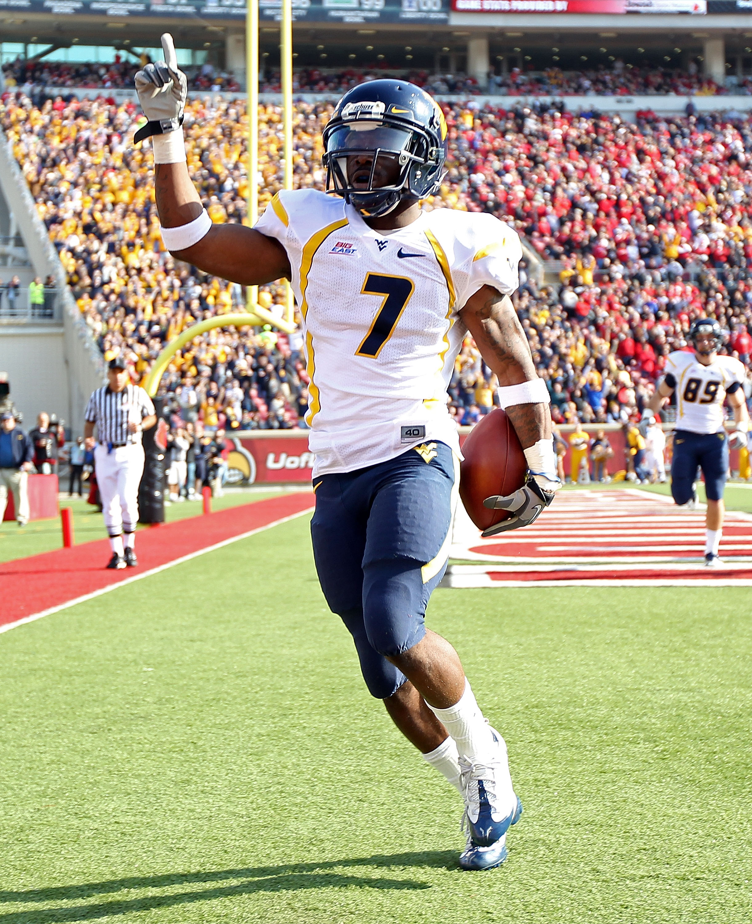 LOUISVILLE, KY - NOVEMBER 20:  Noel Devine #7 of the West Virginia Mountaineers celebrates after runing for a touchdown during the Big East Conference game against the Louisville Cardinals at Papa John's Cardinal Stadium on November 20, 2010 in Louisville