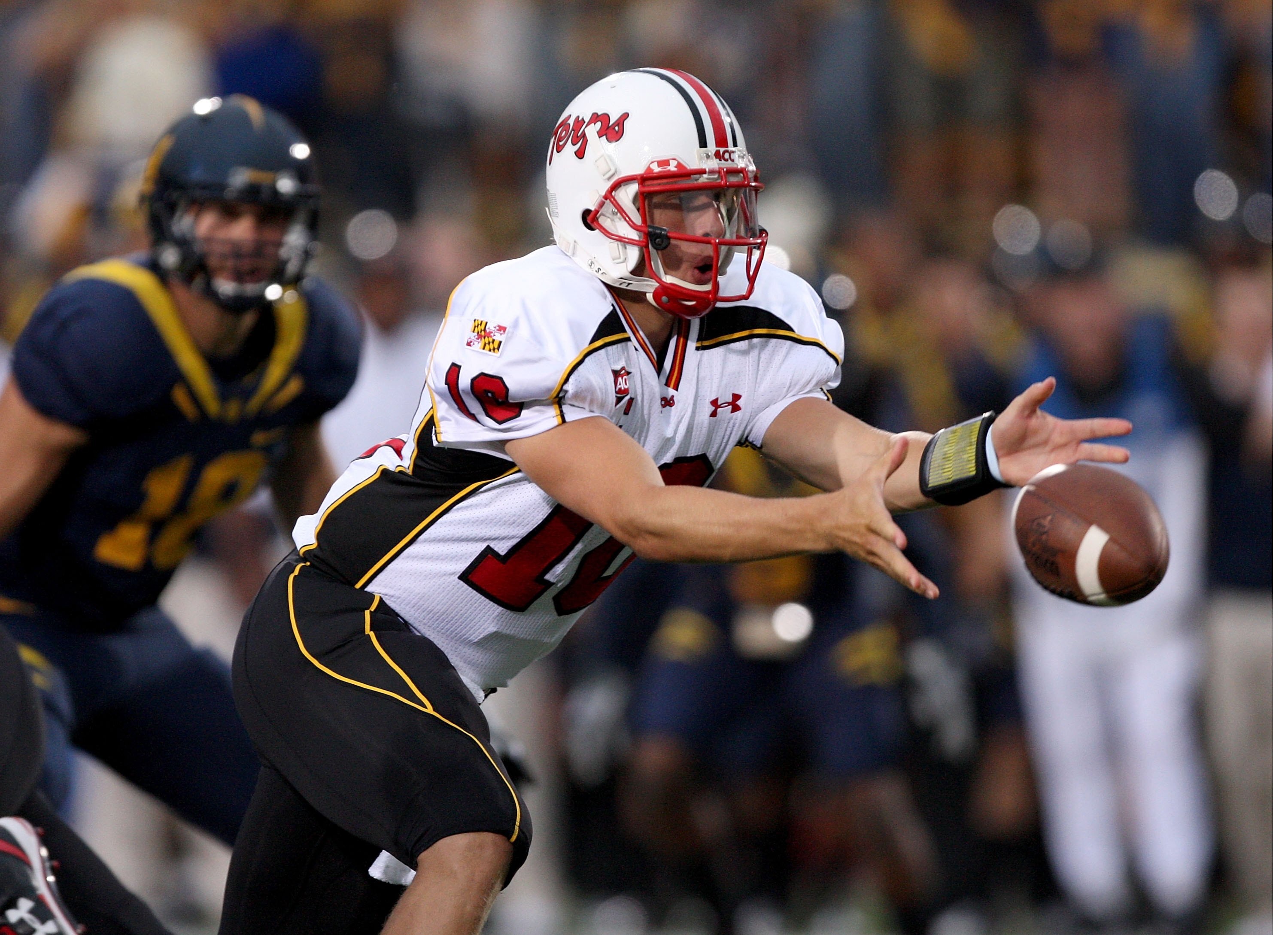 BERKELEY, CA - SEPTEMBER 05:  Chris Turner #10 of the Maryland Terrapins pitches the ball during their game against the California Golden Bears at California Memorial Stadium on September 5, 2009 in Berkeley, California.  (Photo by Ezra Shaw/Getty Images)