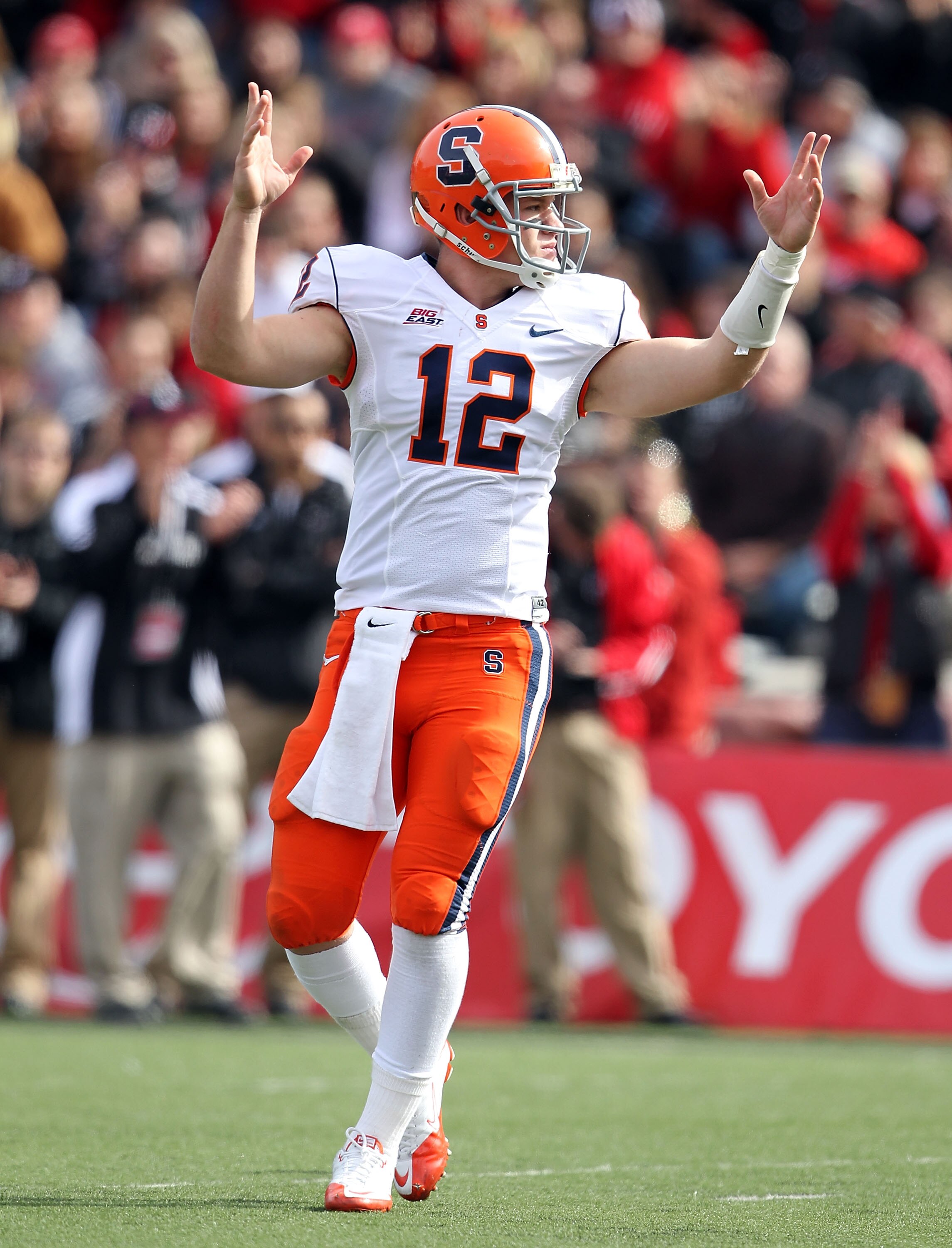 CINCINNATI - OCTOBER 30:  Ryan Nassib #12 of the Syracuse Orange celebrates a touchdown the Big East Conference game against the Cincinnati Bearcats at Nippert Stadium on October 30, 2010 in Cincinnati, Ohio.  (Photo by Andy Lyons/Getty Images)