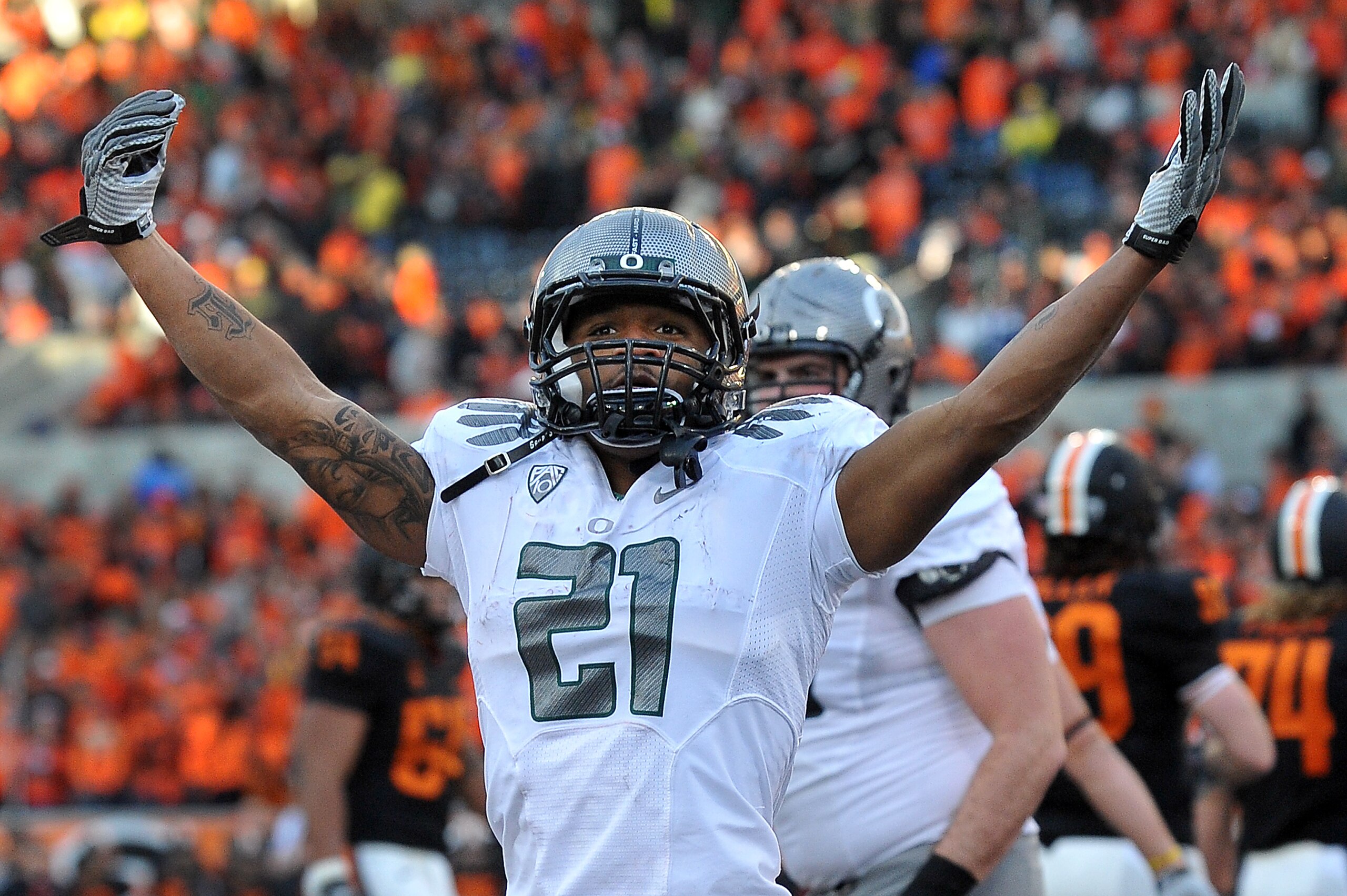 CORVALLIS, OR - DECEMBER 4: LaMichael James #21 of the Oregon Ducks celebrates a touchdown in the fourth quarter of the game at Reser Stadium on December 4, 2010 in Corvallis, Oregon. The Ducks beat the Beavers 37-20 to likely go on to the BCS Championshi CORVALLIS, OR - DECEMBER 4: LaMichael James #21 of the Oregon Ducks celebrates a touchdown in the fourth quarter of the game at Reser Stadium on December 4, 2010 in Corvallis, Oregon. The Ducks beat the Beavers 37-20 to likely go on to the BCS Championshi