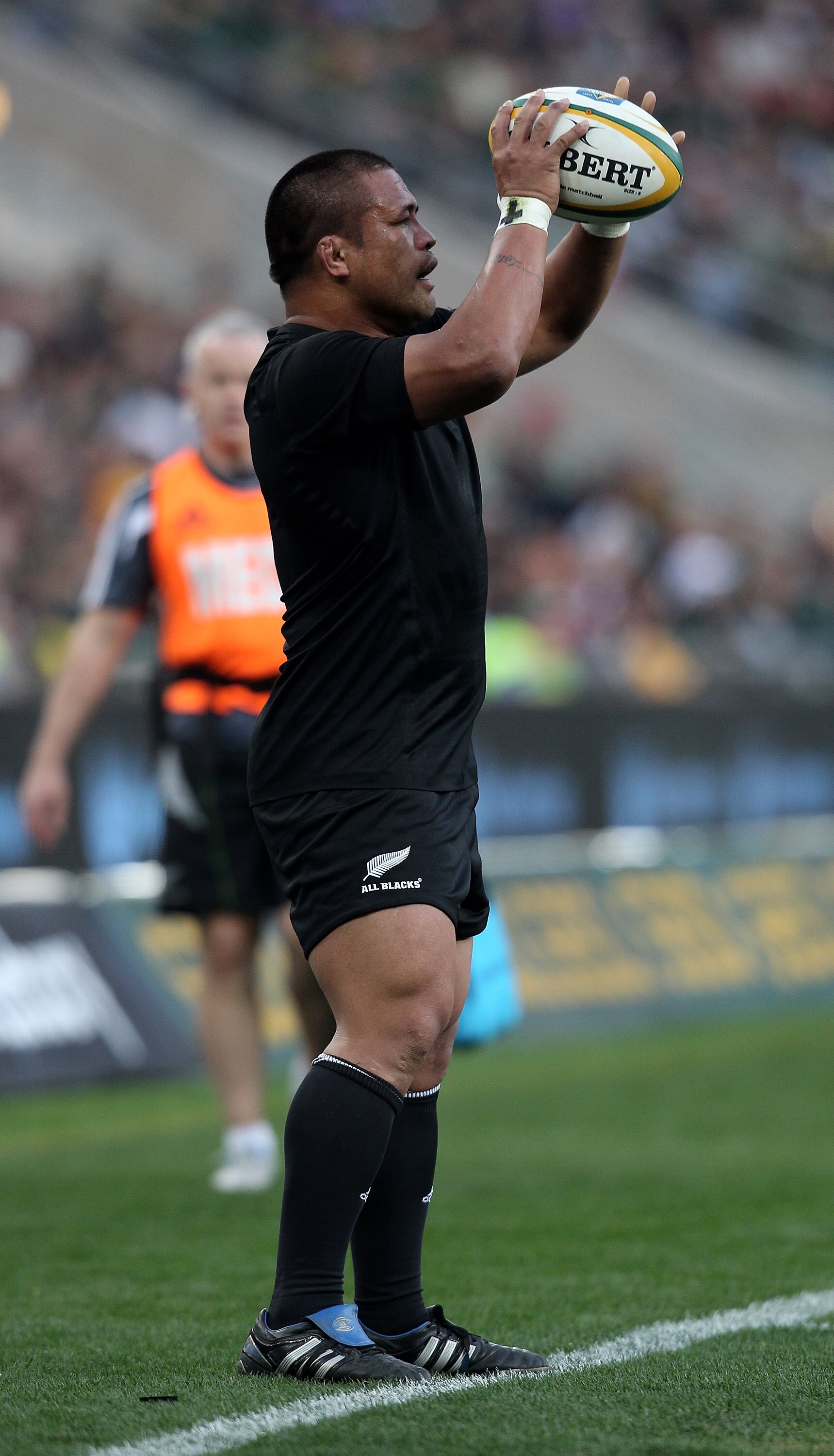 JOHANNESBURG, SOUTH AFRICA - AUGUST 21: Keven Mealamu, the All Black hooker, throws the ball during the 2010 Tri-Nations match between the South African Springboks and the New Zealand All Blacks at the FNB Stadium on August 21, 2010 in Johannesburg, South