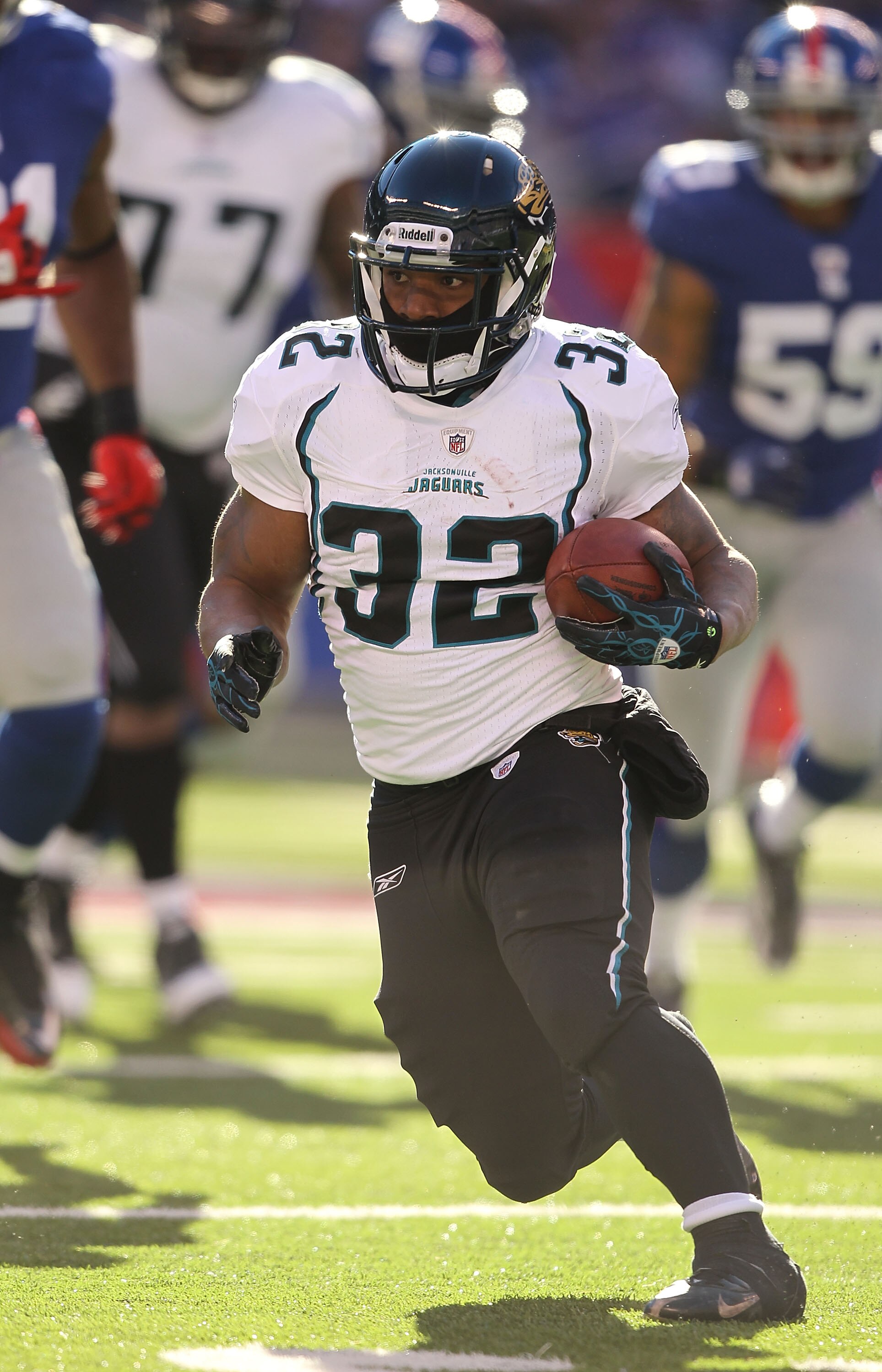 EAST RUTHERFORD, NJ - NOVEMBER 28: Maurice Jones Drew #32 of the Jacksonville Jaguars in action against the New York Giants on November 28, 2010 at The New Meadowlands Stadium in East Rutherford, New Jersey. (Photo by Al Bello/Getty Images) EAST RUTHERFORD, NJ - NOVEMBER 28: Maurice Jones Drew #32 of the Jacksonville Jaguars in action against the New York Giants on November 28, 2010 at The New Meadowlands Stadium in East Rutherford, New Jersey. (Photo by Al Bello/Getty Images)