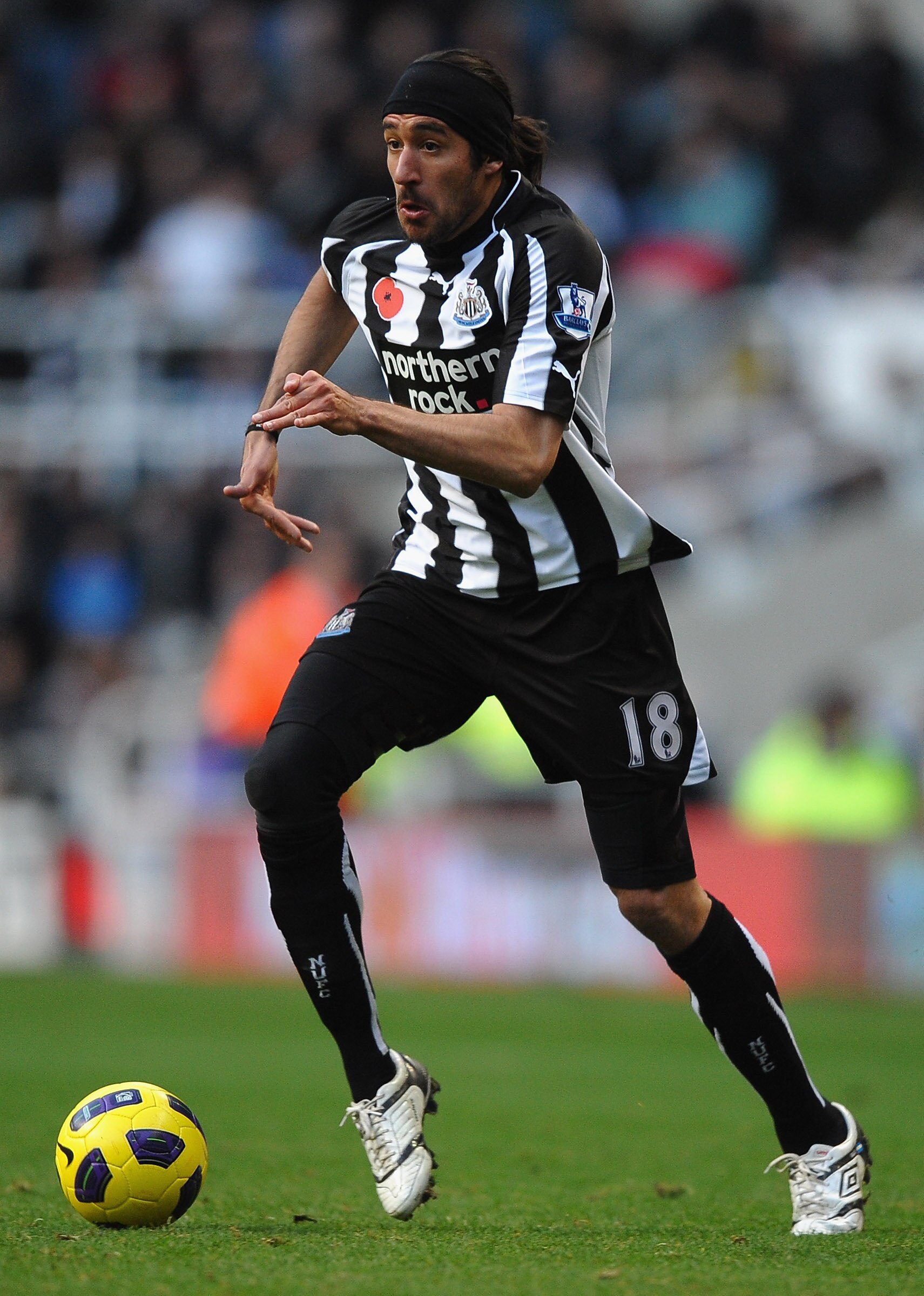 NEWCASTLE UPON TYNE, ENGLAND - NOVEMBER 13: Jonas Gutierrez of Newcastle United in action during the Barclays Premier League match between Newcastle United and Fulham at St James' Park on November 13, 2010 in Newcastle upon Tyne, England.  (Photo by Laure