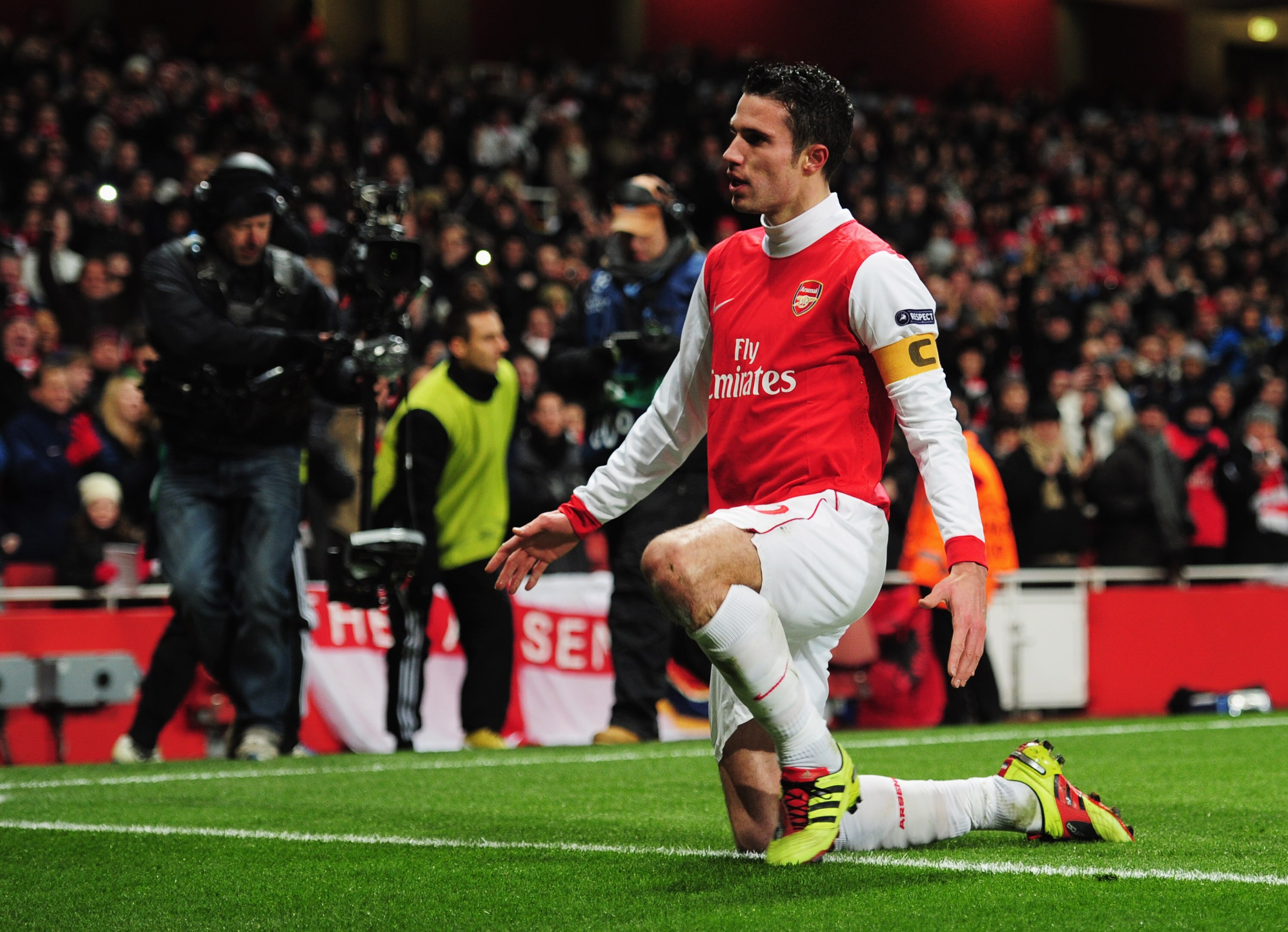 LONDON, ENGLAND - DECEMBER 08:  Robin van Persie of Arsenal celebrateds as he scores their first goal from the penalty spot during the UEFA Champions League Group H match between Arsenal and FK Partizan Belgrade at the Emirates Stadium on December 8, 2010
