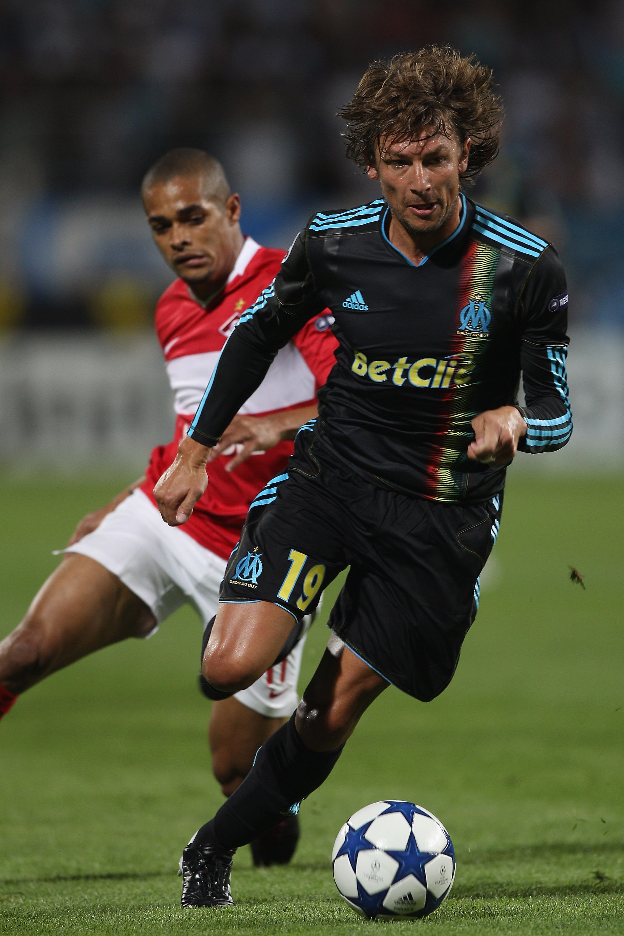 MARSEILLE, FRANCE - SEPTEMBER 15: Gabriel Heinze of Marseille during the UEFA Champions League Group F match between Olympique Marseille and Spartak Moscow at the Stade Velodrome on September 15, 2010 in Marseille, France.  (Photo by Michael Steele/Getty