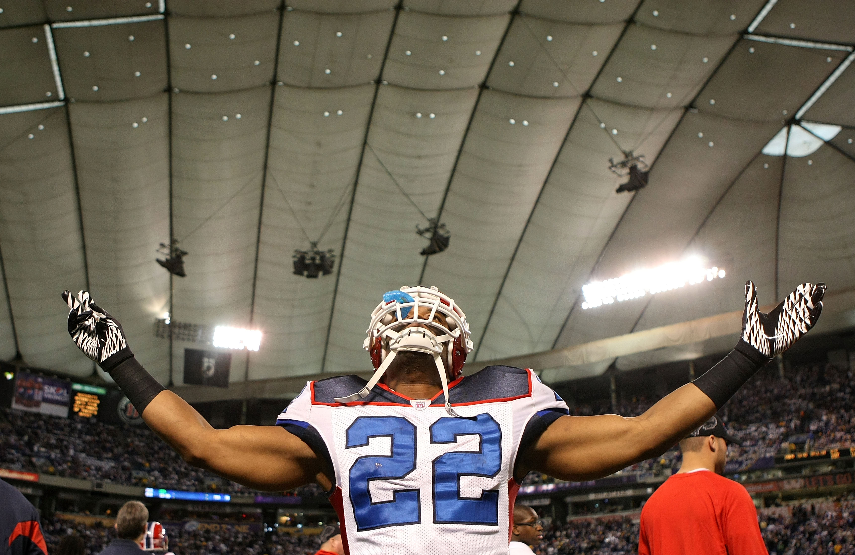 MINNEAPOLIS, MN - DECEMBER 05: Fred Jackson #22 of the Buffalo Bills on the sideline against the Minnesota Vikings at the Mall of America Field at the Hubert H. Humphrey Metrodome on December 5, 2010 in Minneapolis, Minnesota.  (Photo by Nick Laham/Getty