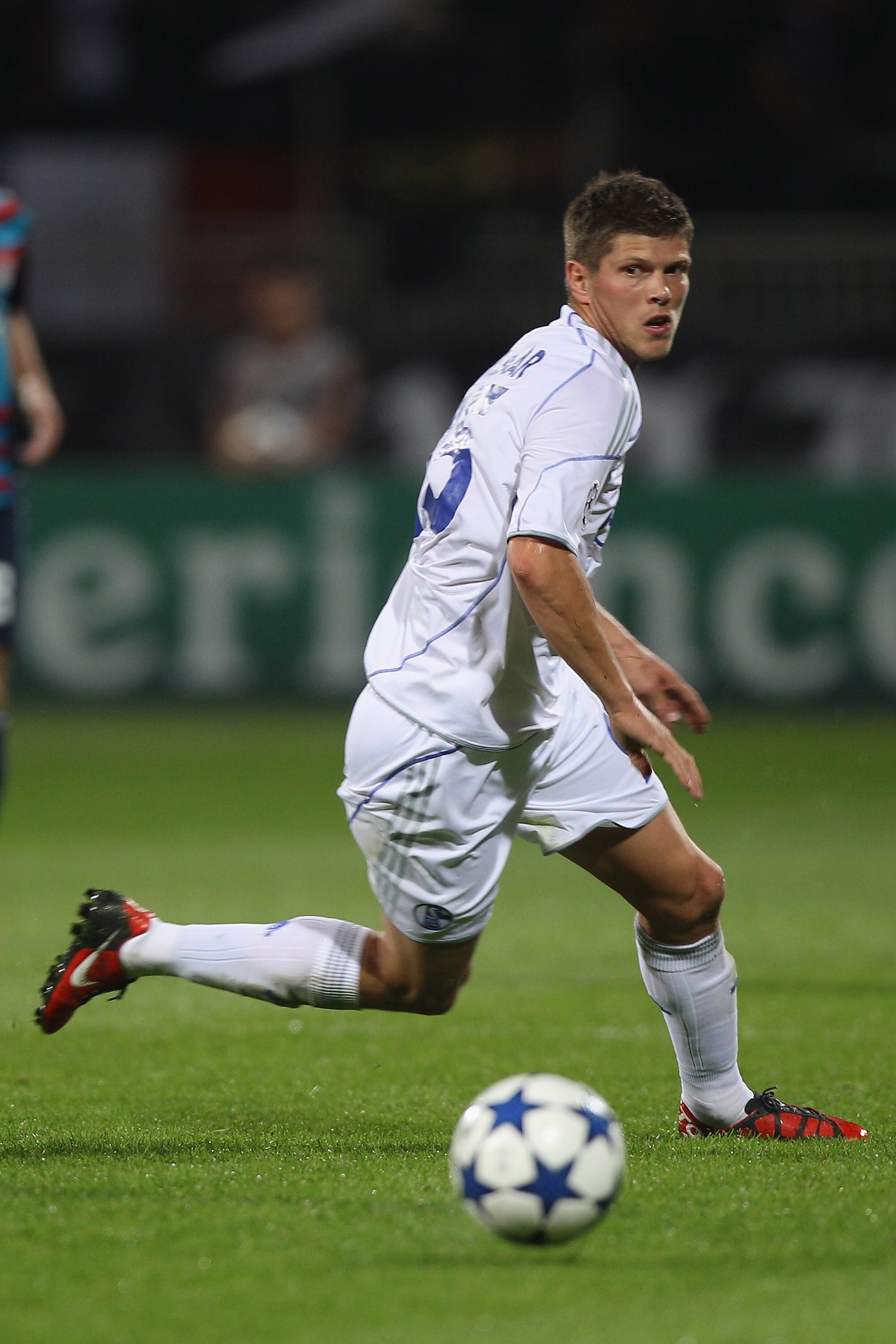 LYON, FRANCE - SEPTEMBER 14:  Klaas-Jan Huntelaar of Schalke during the UEFA Champions League Group B match between Olympique Lyonnais and FC Schalke 04 at the Stade de Gerland on September 14, 2010 in Lyon, France.  (Photo by Michael Steele/Getty Images)