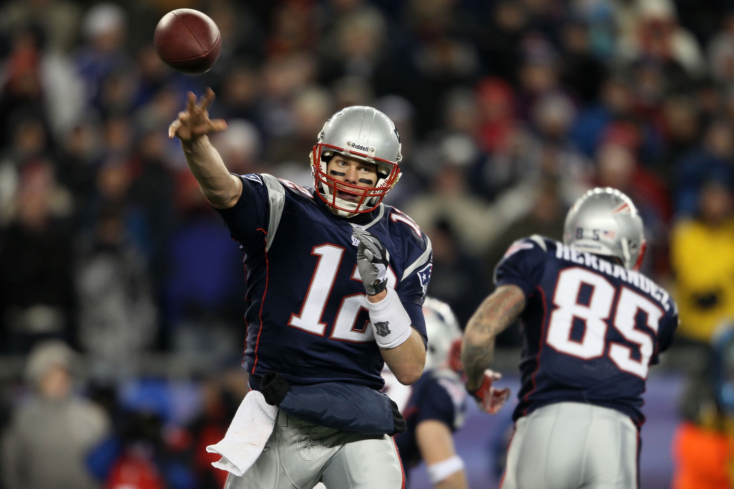 FOXBORO, MA - DECEMBER 06: Tom Brady #12 of the New England Patriots throws a pass against the New York Jets at Gillette Stadium on December 6, 2010 in Foxboro, Massachusetts. (Photo by Elsa/Getty Images) FOXBORO, MA - DECEMBER 06: Tom Brady #12 of the New England Patriots throws a pass against the New York Jets at Gillette Stadium on December 6, 2010 in Foxboro, Massachusetts. (Photo by Elsa/Getty Images)