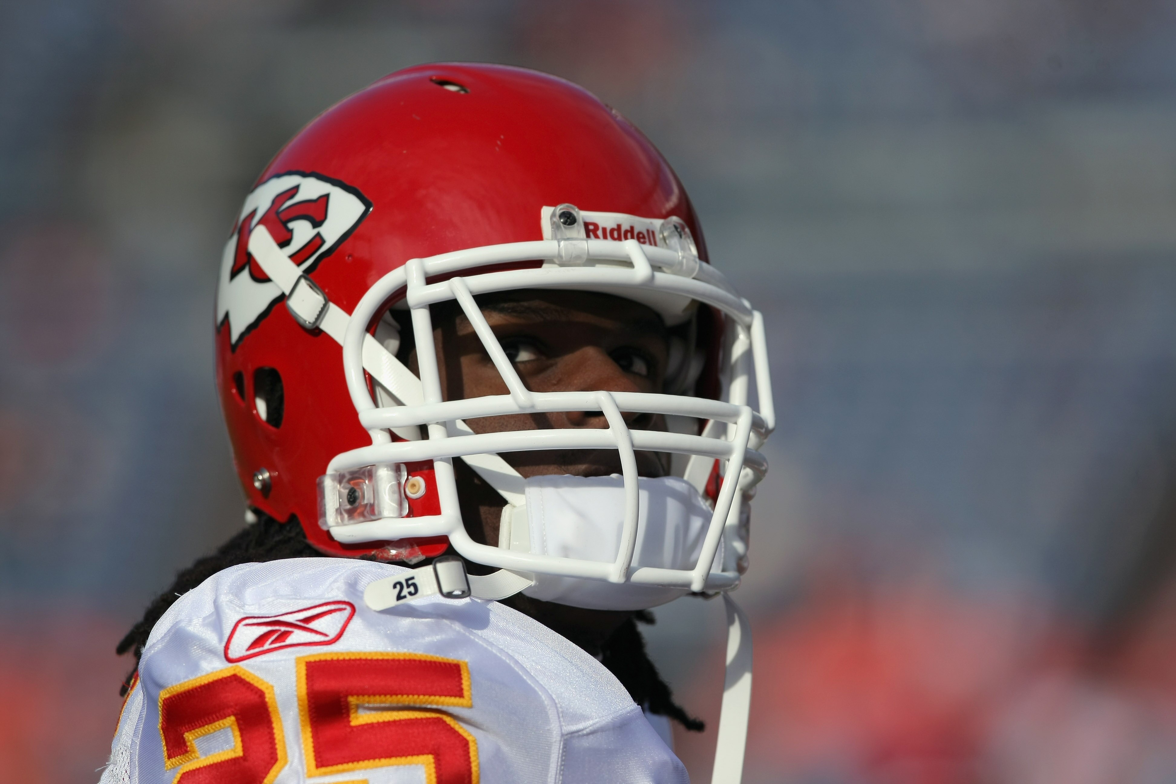DENVER - NOVEMBER 14:  Running back Jamaal Charles #25 of the Kansas City Chiefs warms up prior to facing the Denver Broncos at INVESCO Field at Mile High on November 14, 2010 in Denver, Colorado. The Broncos defeated the Chiefs 49-29.  (Photo by Doug Pen