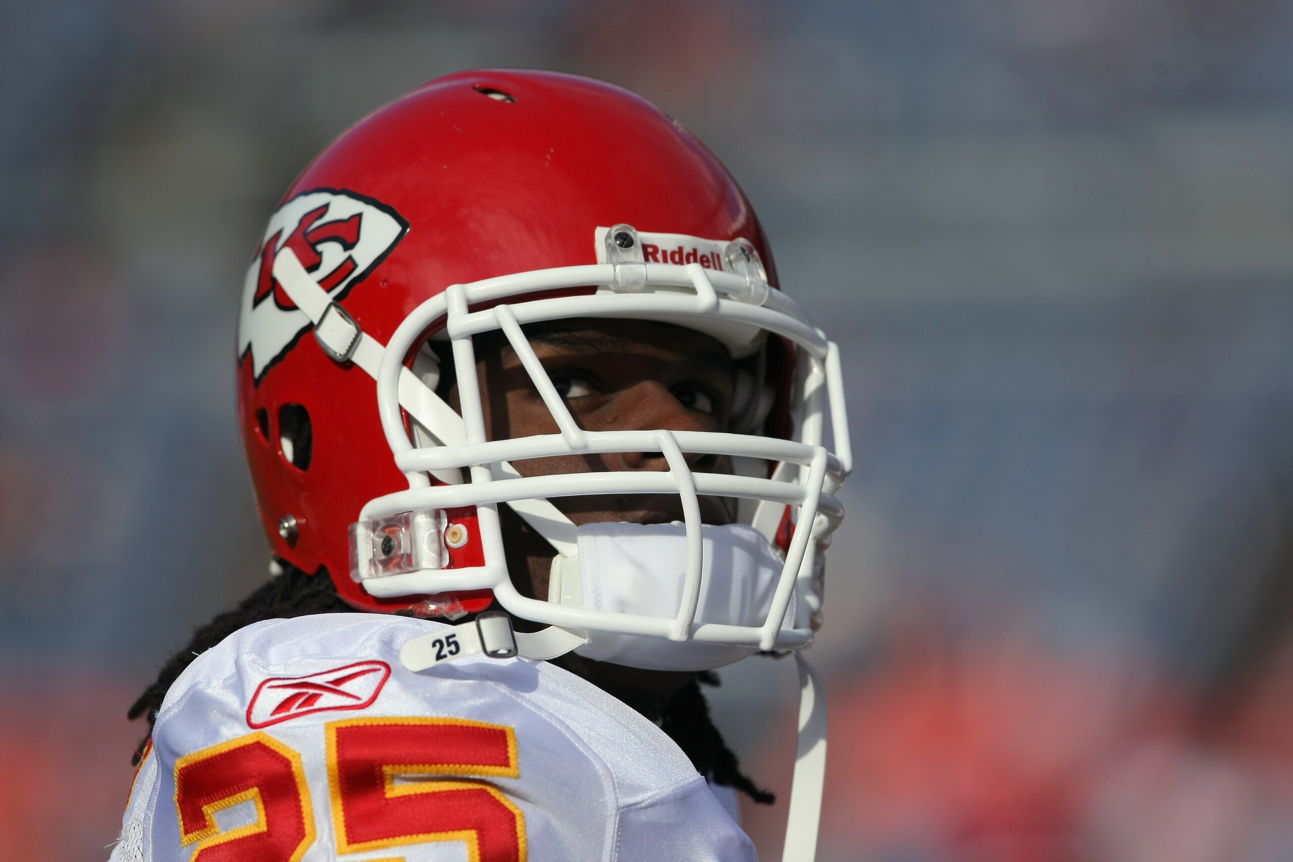 DENVER - NOVEMBER 14:  Running back Jamaal Charles #25 of the Kansas City Chiefs warms up prior to facing the Denver Broncos at INVESCO Field at Mile High on November 14, 2010 in Denver, Colorado. The Broncos defeated the Chiefs 49-29.  (Photo by Doug Pen