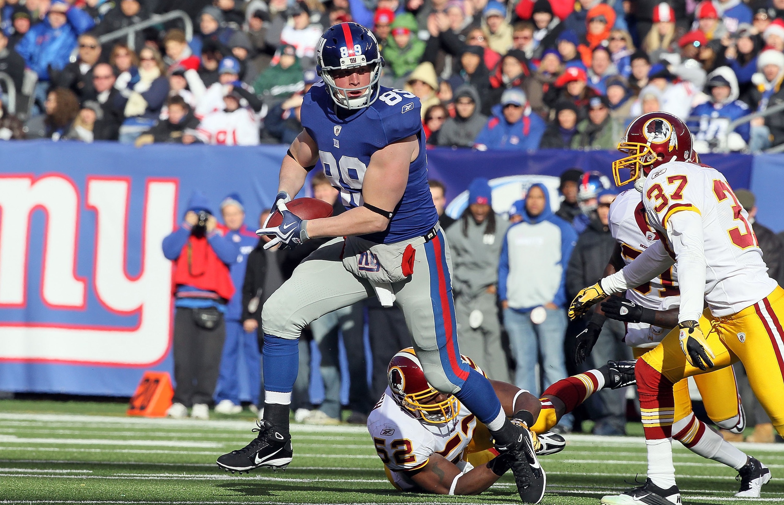 EAST RUTHERFORD, NJ - DECEMBER 05: Kevin Boss #89 of the New York Giants runs the ball after a reception against the Washington Redskins on December 5, 2010 at the New Meadowlands Stadium in East Rutherford, New Jersey. (Photo by Jim McIsaac/Getty Image EAST RUTHERFORD, NJ - DECEMBER 05: Kevin Boss #89 of the New York Giants runs the ball after a reception against the Washington Redskins on December 5, 2010 at the New Meadowlands Stadium in East Rutherford, New Jersey. (Photo by Jim McIsaac/Getty Image