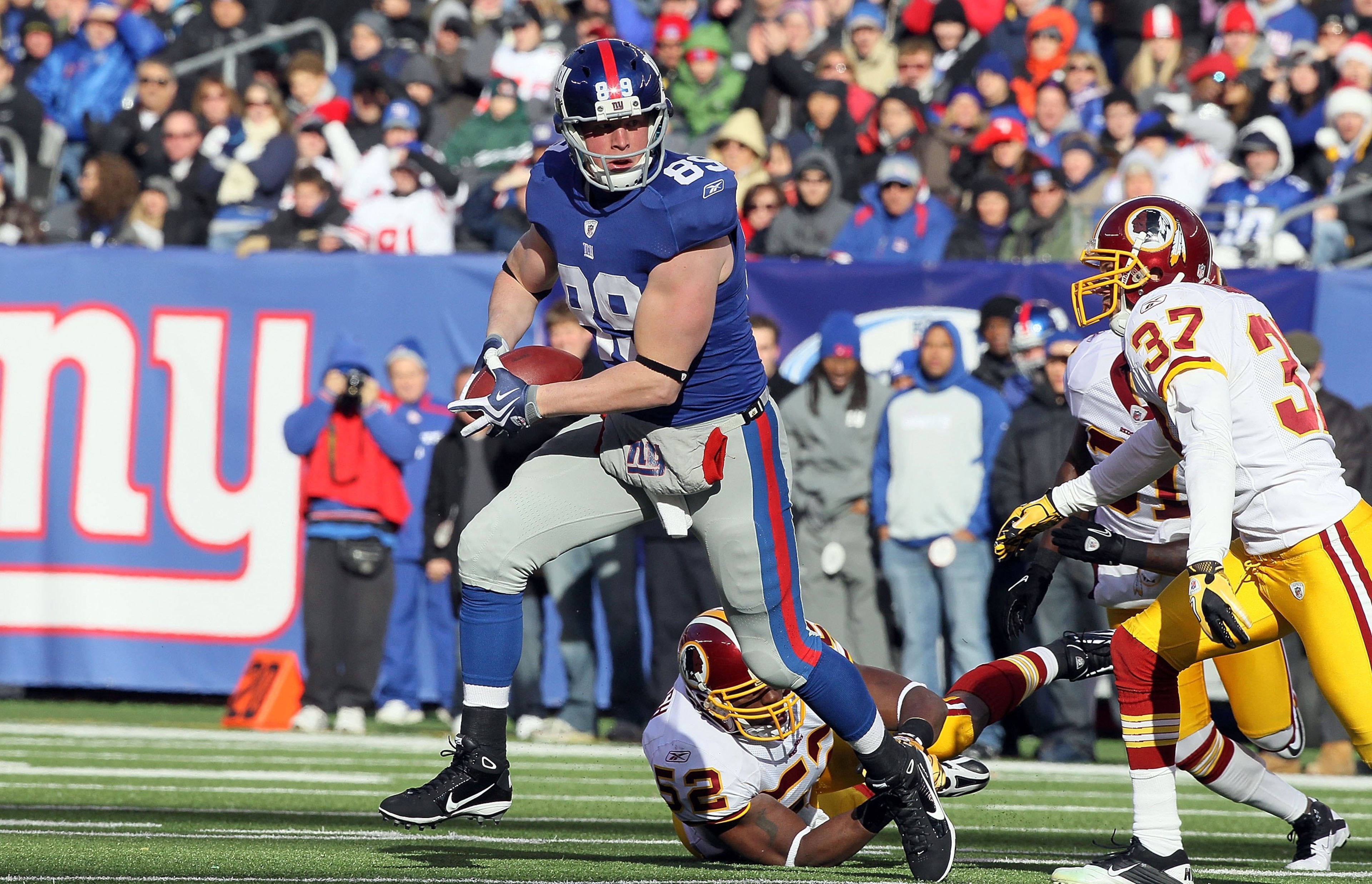EAST RUTHERFORD, NJ - DECEMBER 05: Kevin Boss #89 of the New York Giants runs the ball after a reception against the Washington Redskins on December 5, 2010 at the New Meadowlands Stadium in East Rutherford, New Jersey. (Photo by Jim McIsaac/Getty Image EAST RUTHERFORD, NJ - DECEMBER 05: Kevin Boss #89 of the New York Giants runs the ball after a reception against the Washington Redskins on December 5, 2010 at the New Meadowlands Stadium in East Rutherford, New Jersey. (Photo by Jim McIsaac/Getty Image