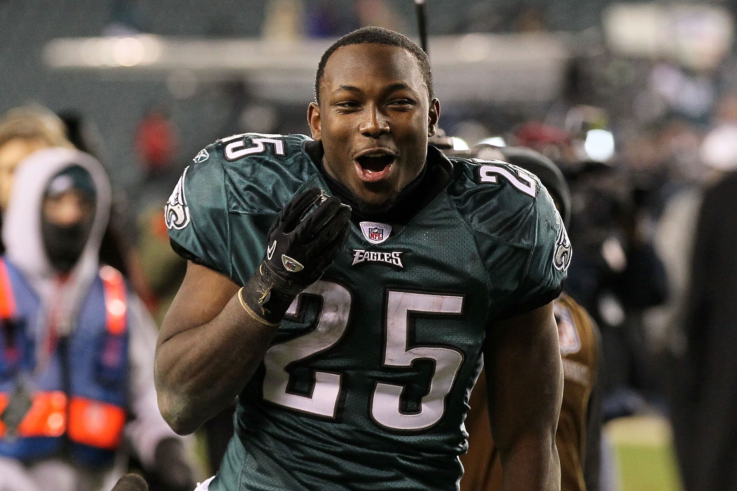 PHILADELPHIA, PA - DECEMBER 02:  LeSean McCoy #25 of the Philadelphia Eagles celebrates as he walks off the field after they won 34-24 against the Houston Texans at Lincoln Financial Field on December 2, 2010 in Philadelphia, Pennsylvania.  (Photo by Jim