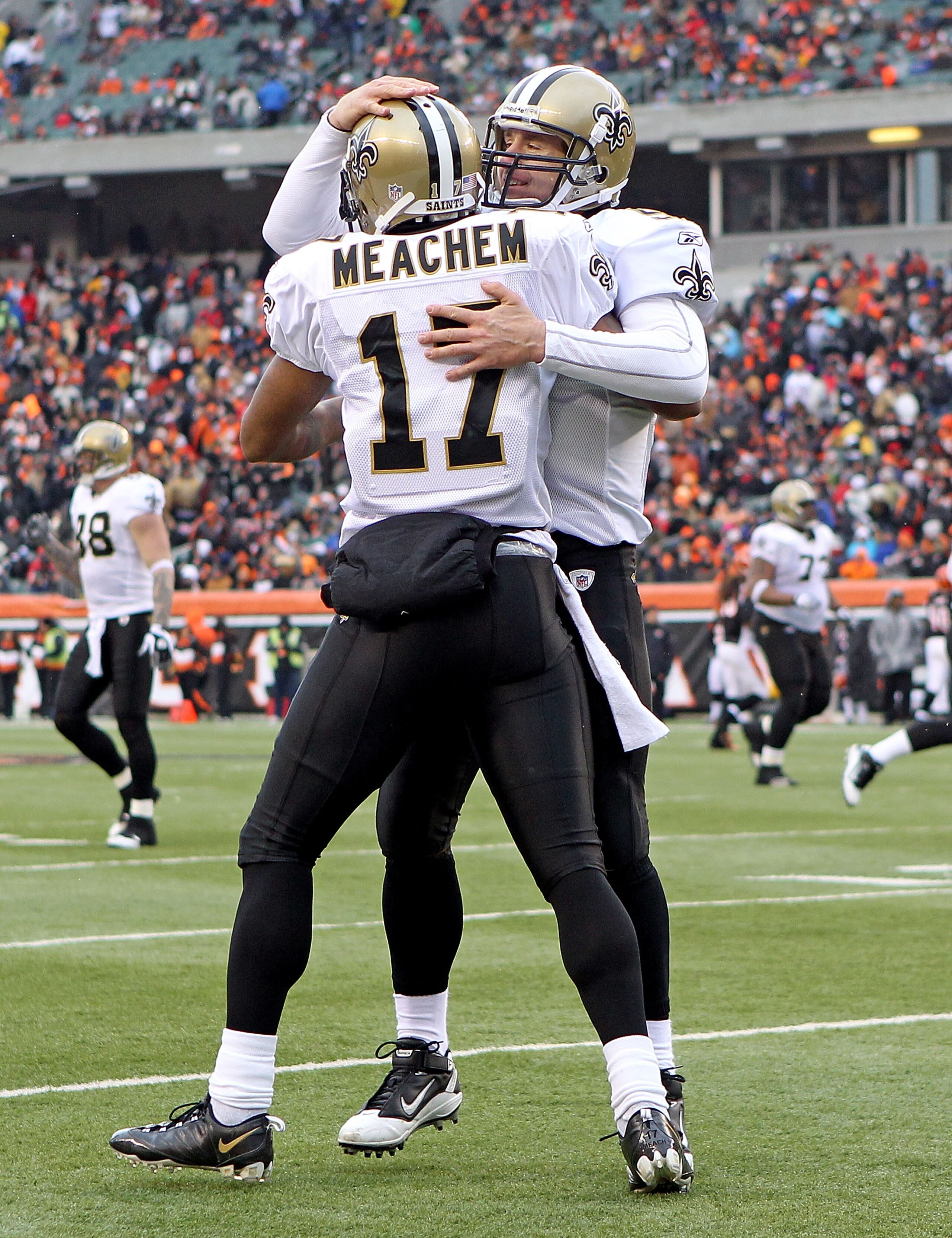 CINCINNATI, OH - DECEMBER 05:  Dree Brees #9 of the New Orleans Saints celebrates with Robert Meachem #17 after they connected for a touchdown pass during the NFL game against the Cincinnati Bengals at Paul Brown Stadium on December 5, 2010 in Cincinnati,