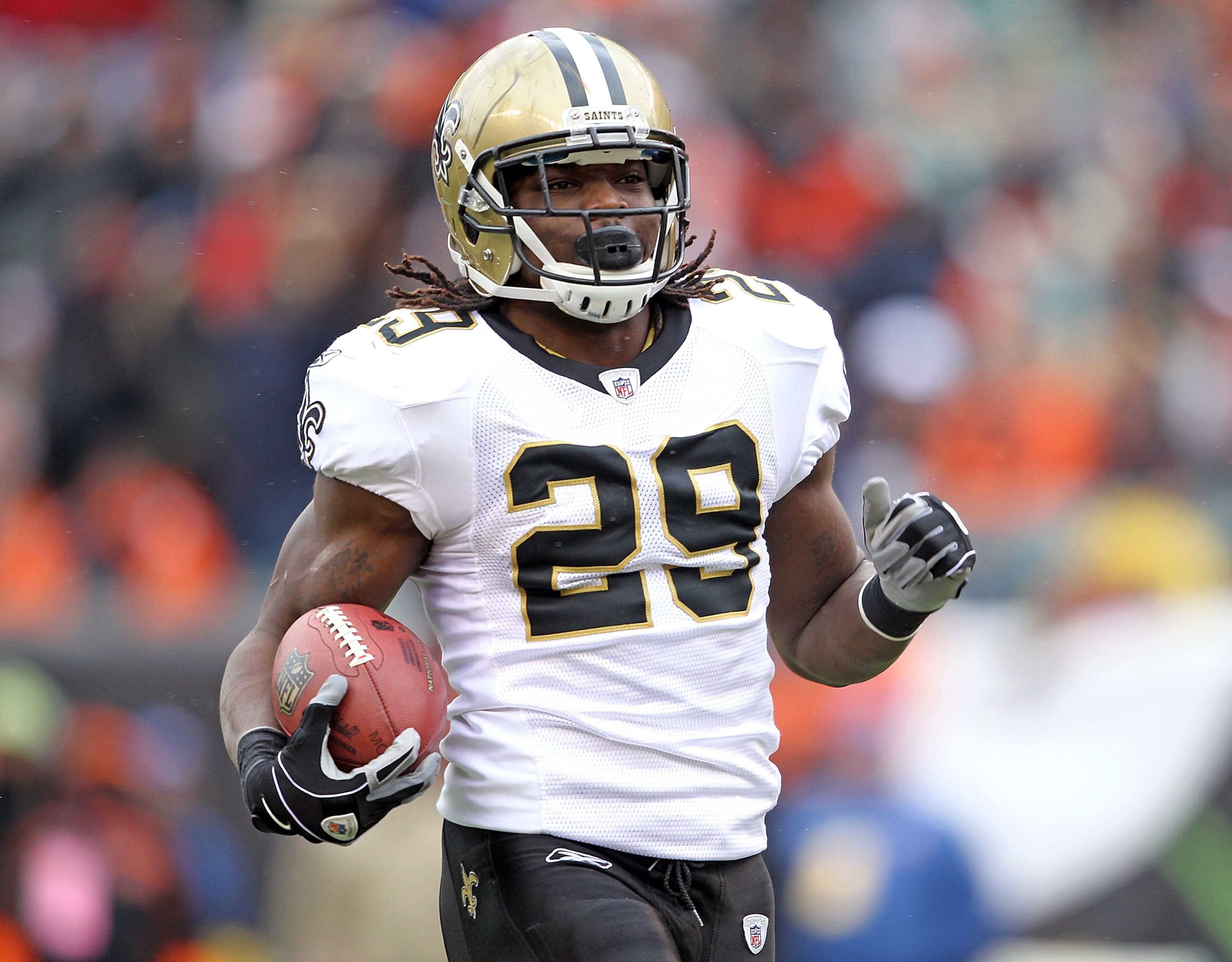 CINCINNATI, OH - DECEMBER 05: Chris Ivory #29 of the New Orleans Saints runs for a touchdown during the NFL game against the Cincinnati Bengals at Paul Brown Stadium on December 5, 2010 in Cincinnati, Ohio. The Saints won 34-30. (Photo by Andy Lyons/Ge CINCINNATI, OH - DECEMBER 05: Chris Ivory #29 of the New Orleans Saints runs for a touchdown during the NFL game against the Cincinnati Bengals at Paul Brown Stadium on December 5, 2010 in Cincinnati, Ohio. The Saints won 34-30. (Photo by Andy Lyons/Ge