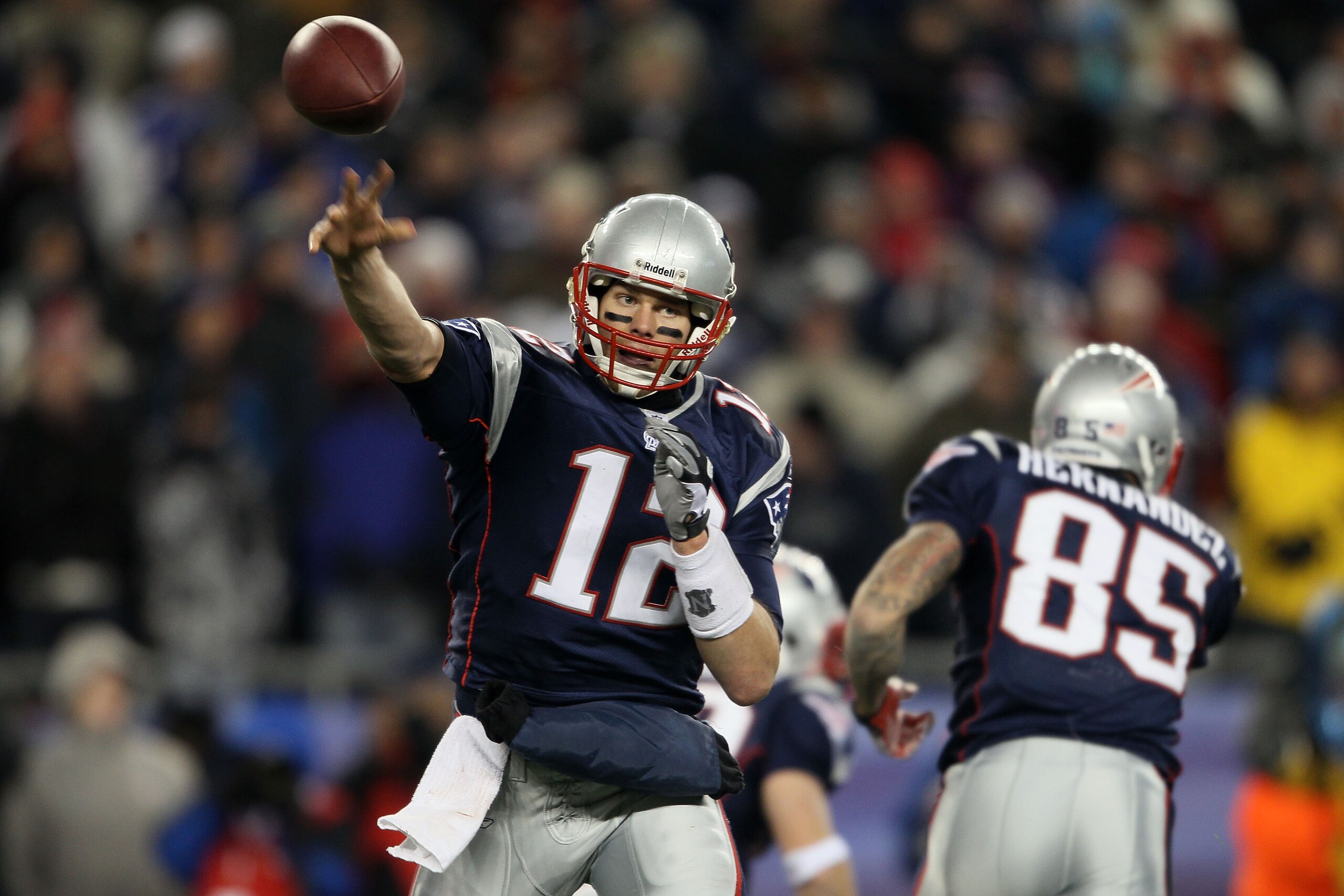 FOXBORO, MA - DECEMBER 06: Tom Brady #12 of the New England Patriots throws a pass against the New York Jets at Gillette Stadium on December 6, 2010 in Foxboro, Massachusetts. (Photo by Elsa/Getty Images) FOXBORO, MA - DECEMBER 06: Tom Brady #12 of the New England Patriots throws a pass against the New York Jets at Gillette Stadium on December 6, 2010 in Foxboro, Massachusetts. (Photo by Elsa/Getty Images)