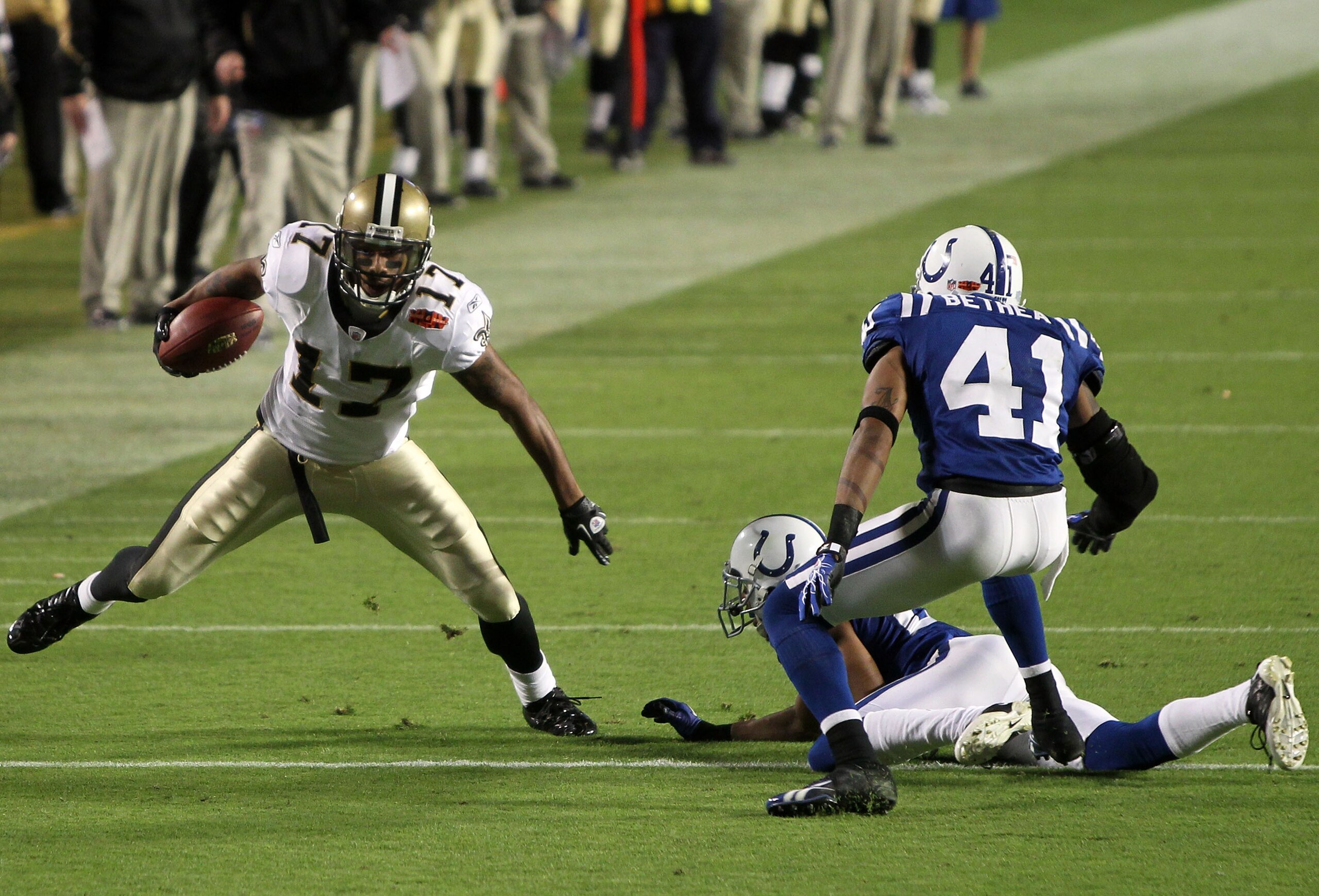 MIAMI GARDENS, FL - FEBRUARY 07: Robert Meachem #17 of the New Orleans Saints runs with the ball against Antoine Bethea #41 of the Indianapolis Colts during Super Bowl XLIV on February 7, 2010 at Sun Life Stadium in Miami Gardens, Florida. (Photo by Ezra MIAMI GARDENS, FL - FEBRUARY 07: Robert Meachem #17 of the New Orleans Saints runs with the ball against Antoine Bethea #41 of the Indianapolis Colts during Super Bowl XLIV on February 7, 2010 at Sun Life Stadium in Miami Gardens, Florida. (Photo by Ezra
