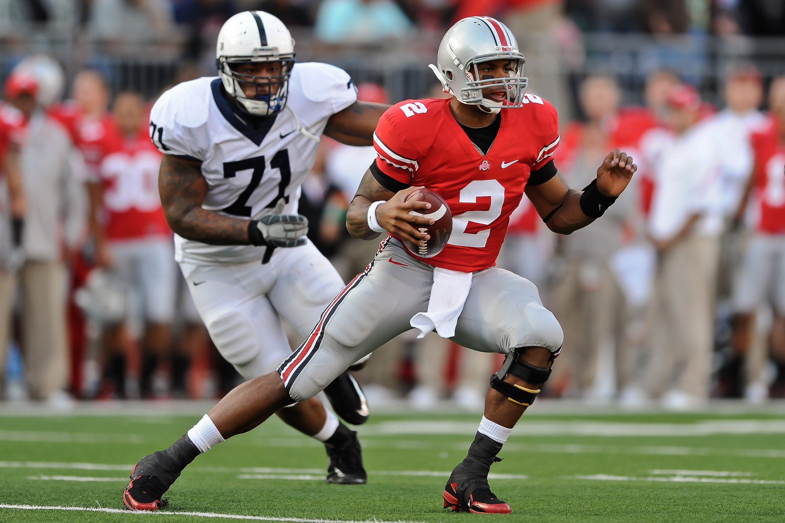 COLUMBUS, OH - NOVEMBER 13:  Quarterback Terrelle Pryor #2 of the Ohio State Buckeyes runs with the ball against the Penn State Nittany Lions at Ohio Stadium on November 13, 2010 in Columbus, Ohio.  (Photo by Jamie Sabau/Getty Images)