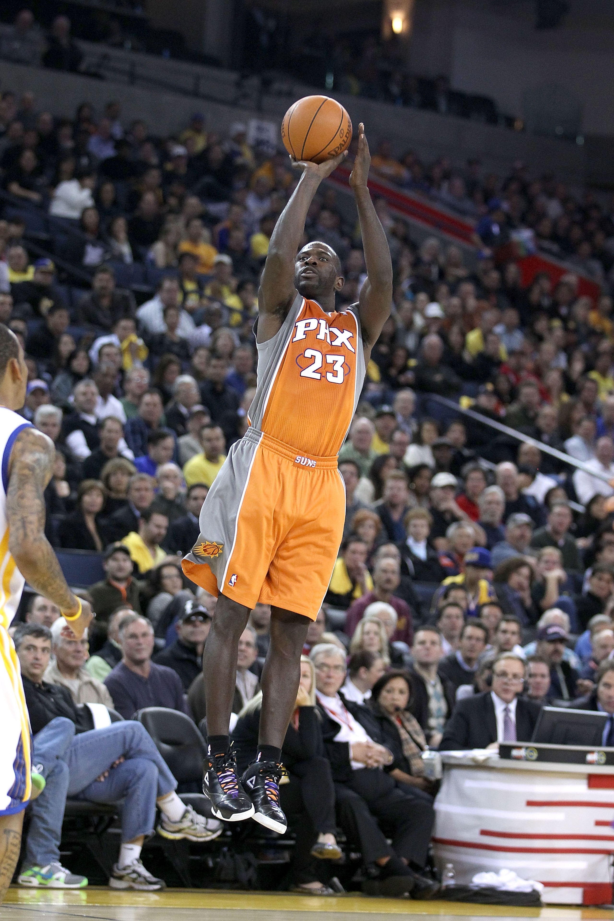 OAKLAND, CA - DECEMBER 02: Jason Richardson #23 of the Phoenix Suns in action against the Golden State Warriors at Oracle Arena on December 2, 2010 in Oakland, California. NOTE TO USER: User expressly acknowledges and agrees that, by downloading and or u OAKLAND, CA - DECEMBER 02: Jason Richardson #23 of the Phoenix Suns in action against the Golden State Warriors at Oracle Arena on December 2, 2010 in Oakland, California. NOTE TO USER: User expressly acknowledges and agrees that, by downloading and or u