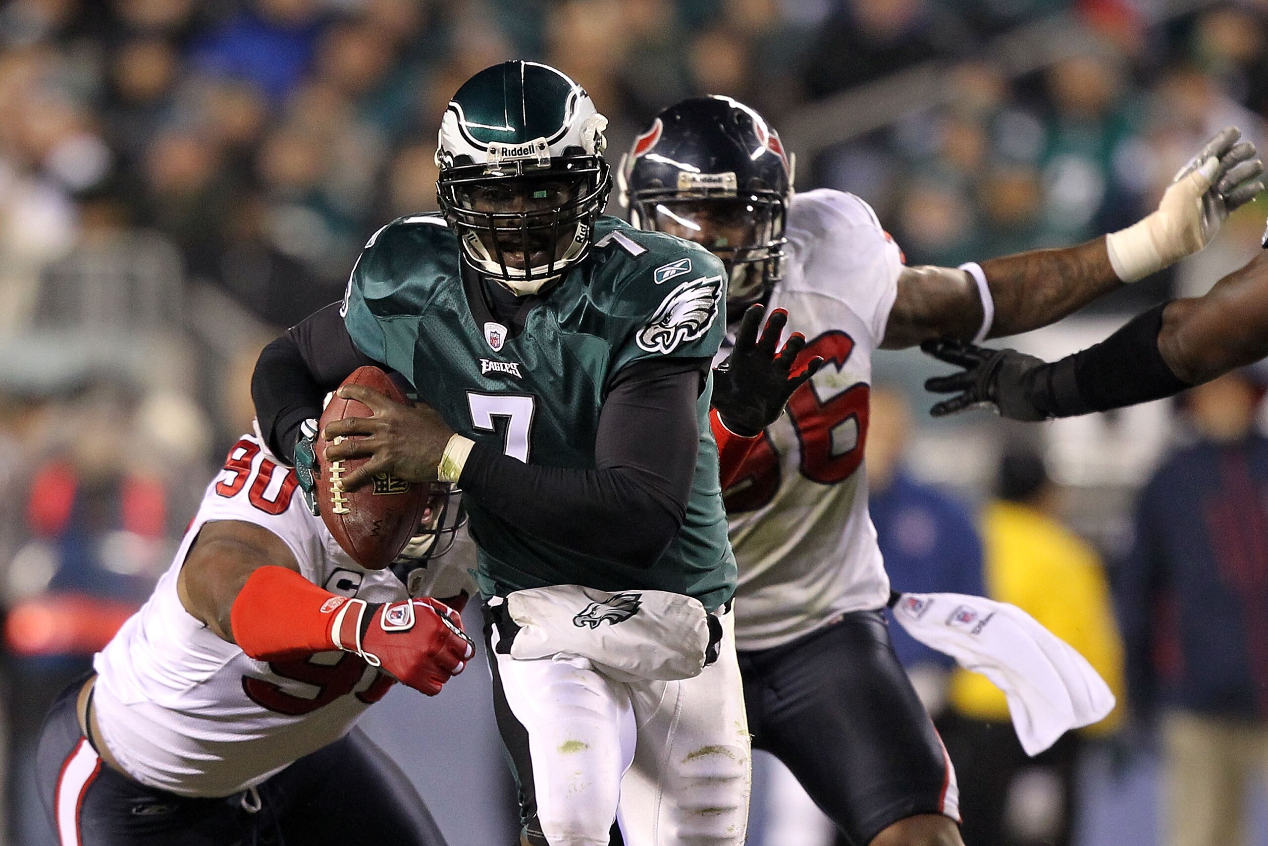 PHILADELPHIA, PA - DECEMBER 02: Michael Vick #7 of the Philadelphia Eagles runs with the ball against the Houston Texans at Lincoln Financial Field on December 2, 2010 in Philadelphia, Pennsylvania. (Photo by Al Bello/Getty Images) PHILADELPHIA, PA - DECEMBER 02: Michael Vick #7 of the Philadelphia Eagles runs with the ball against the Houston Texans at Lincoln Financial Field on December 2, 2010 in Philadelphia, Pennsylvania. (Photo by Al Bello/Getty Images)