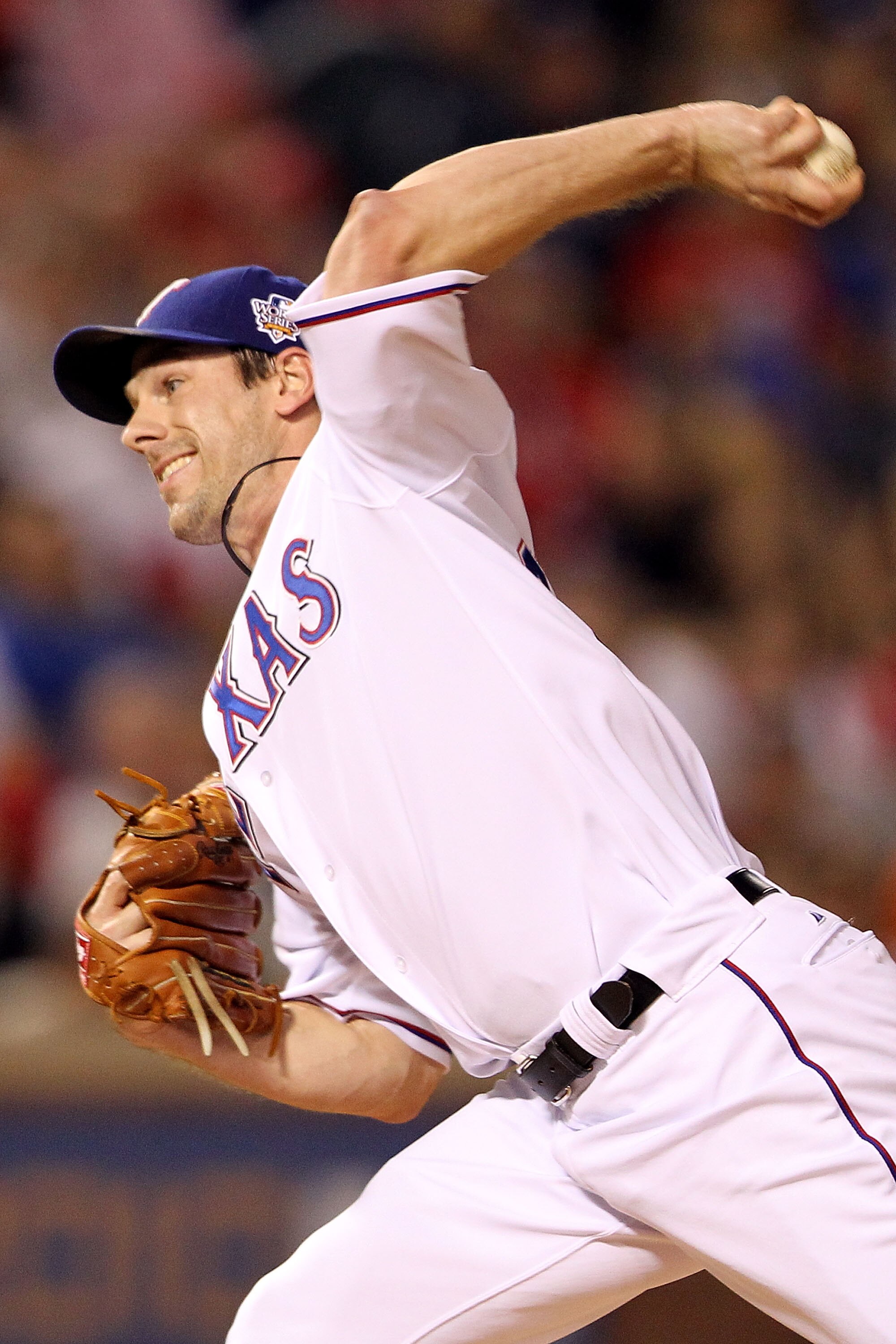 ARLINGTON, TX - NOVEMBER 01:  Cliff Lee #33 of the Texas Rangers pitches against the San Francisco Giants in Game Five of the 2010 MLB World Series at Rangers Ballpark in Arlington on November 1, 2010 in Arlington, Texas.  (Photo by Ronald Martinez/Getty 