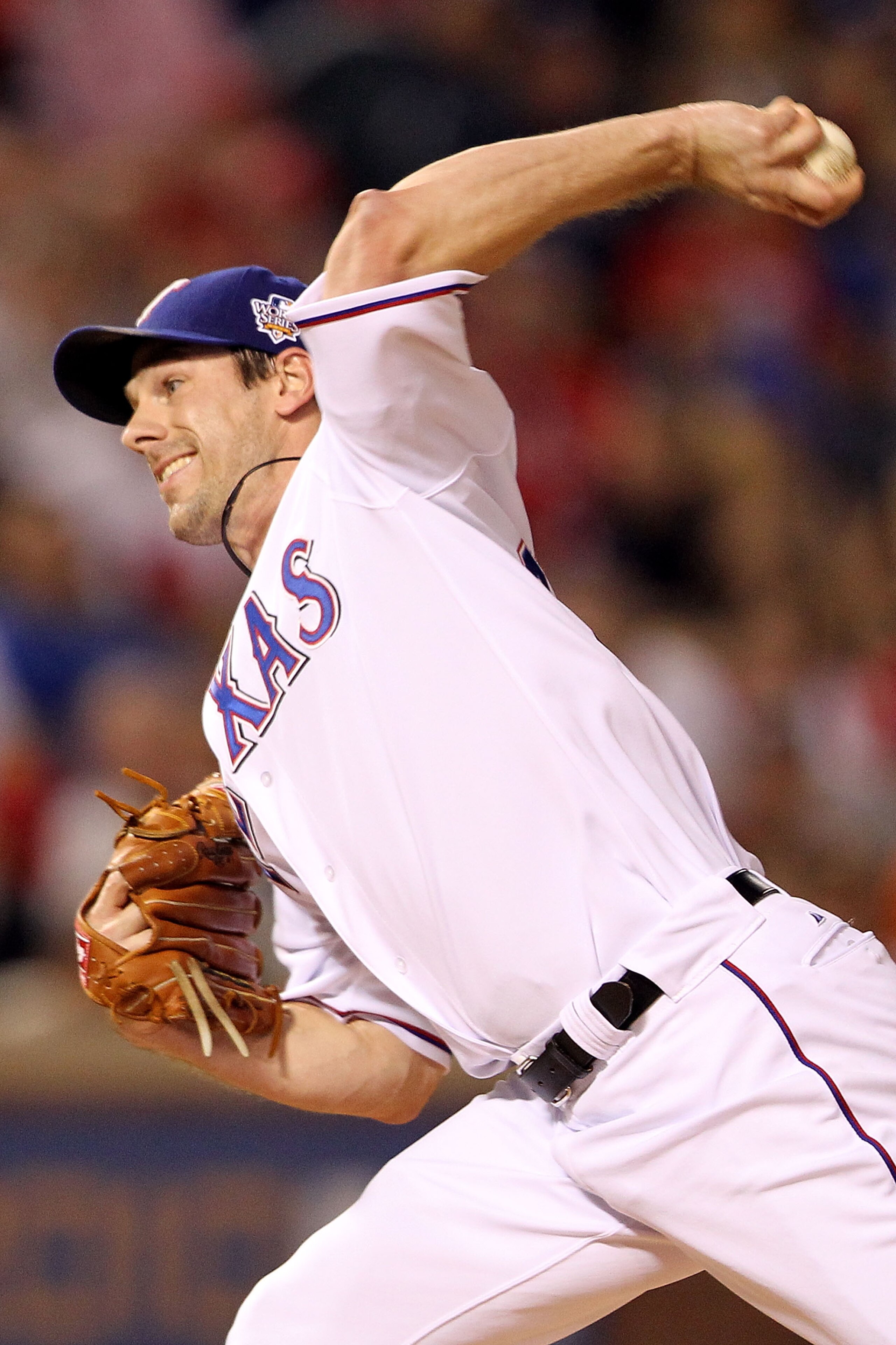 ARLINGTON, TX - NOVEMBER 01:  Cliff Lee #33 of the Texas Rangers pitches against the San Francisco Giants in Game Five of the 2010 MLB World Series at Rangers Ballpark in Arlington on November 1, 2010 in Arlington, Texas.  (Photo by Ronald Martinez/Getty 