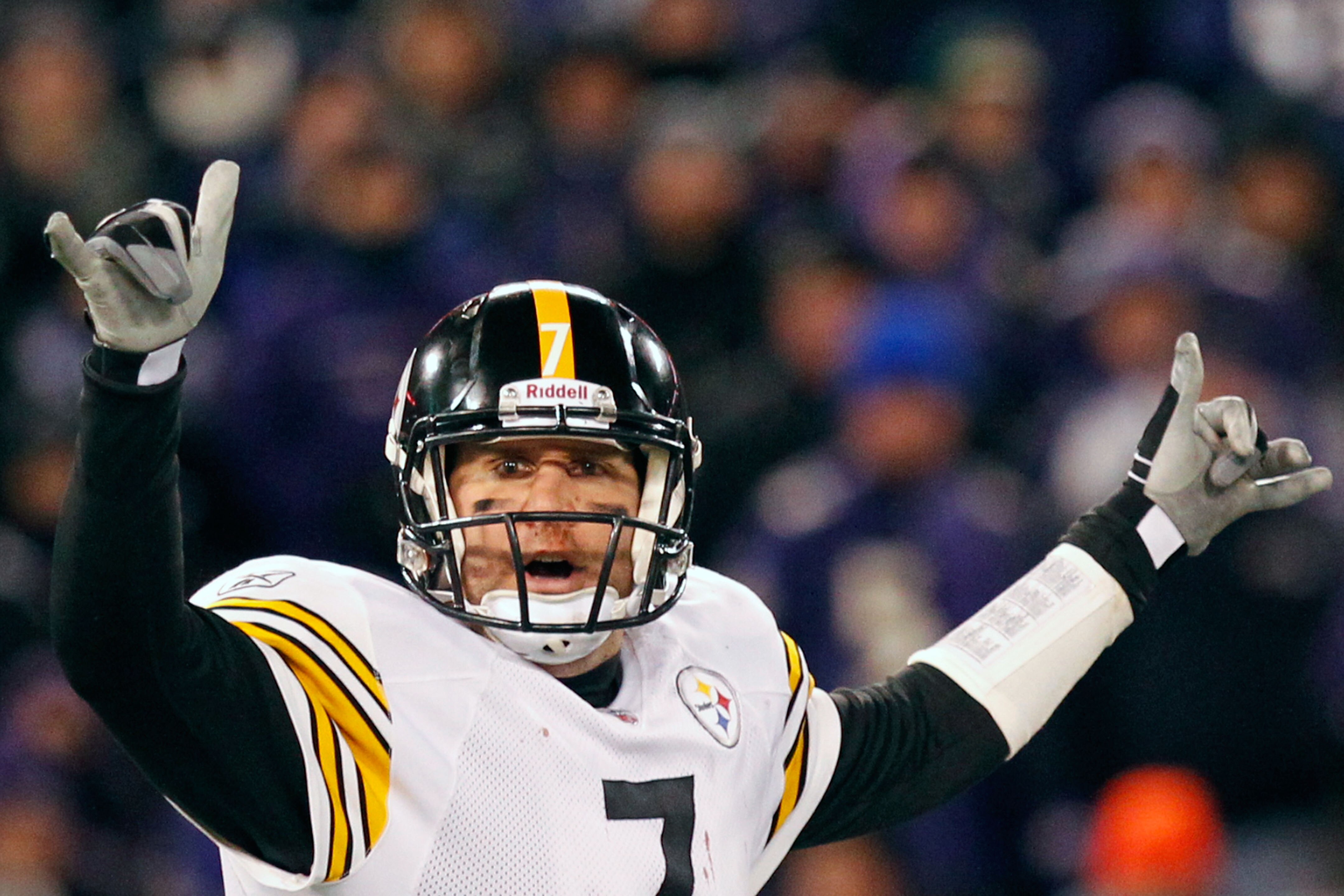 BALTIMORE, MD - DECEMBER 05:  Quarterback Ben Roethlisberger #7 talks to the team while playing against the Baltimore Ravens during the fourth quarter of the game at M&T Bank Stadium on December 5, 2010 in Baltimore, Maryland.  (Photo by Geoff Burke/Getty