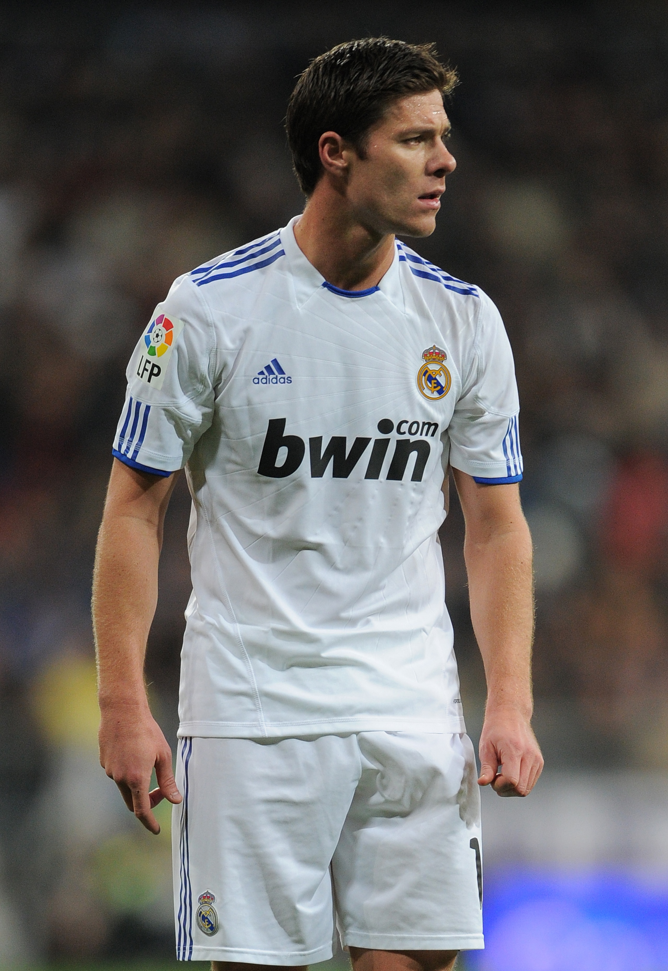 MADRID, SPAIN - DECEMBER 04:  Xabi Alonso of Real Madrid lines up a free kick during the La Liga match between Real Madrid and Valencia at Estadio Santiago Bernabeu on December 4, 2010 in Madrid, Spain.  (Photo by Jasper Juinen/Getty Images)