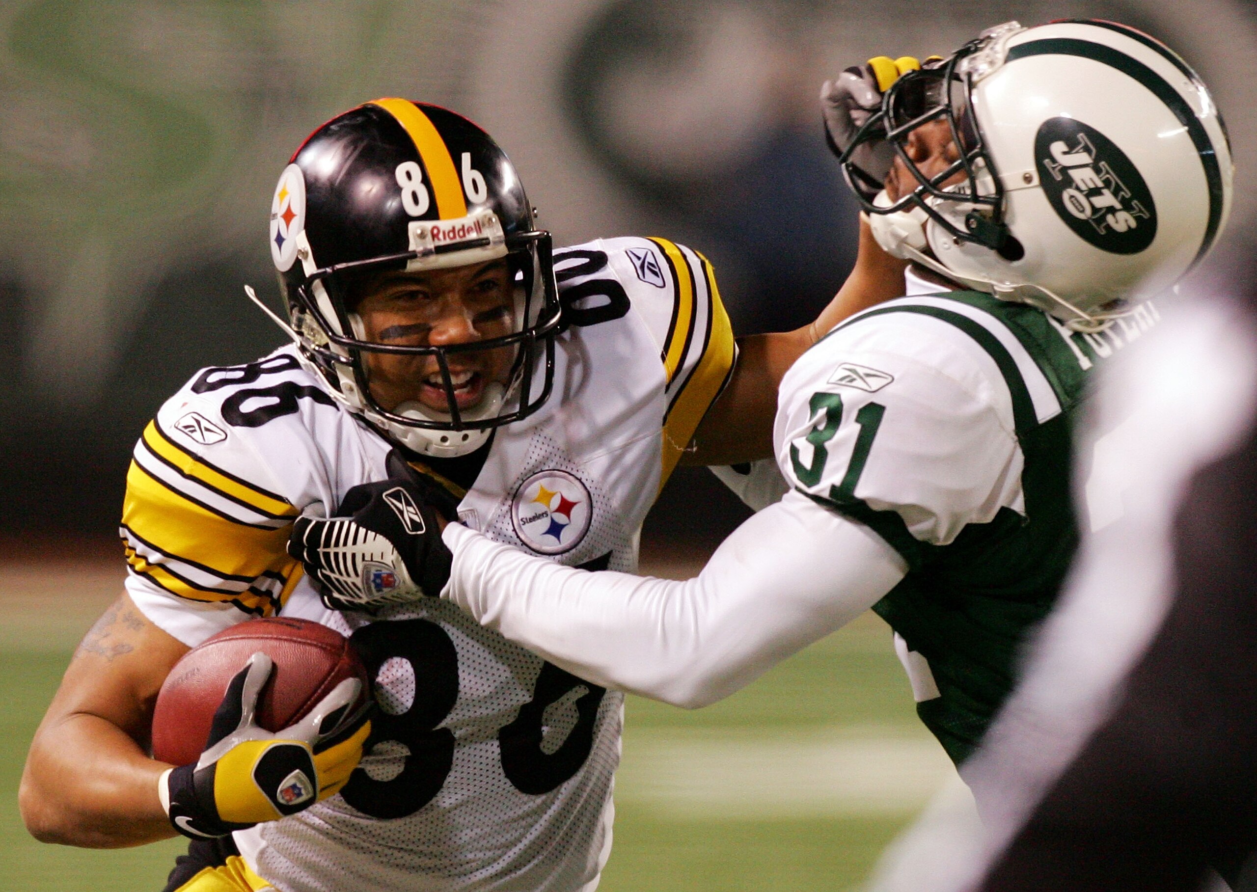 EAST RUTHERFORD, NJ - NOVEMBER 18:  Hines Ward #86 of the Pittsburgh Steelers runs the ball against Hank Poteat #31 of the New York Jets at Giants Stadium November 18, 2007 in East Rutherford, New Jersey. The Jets defeated the Steelers 19-16 in overtime.