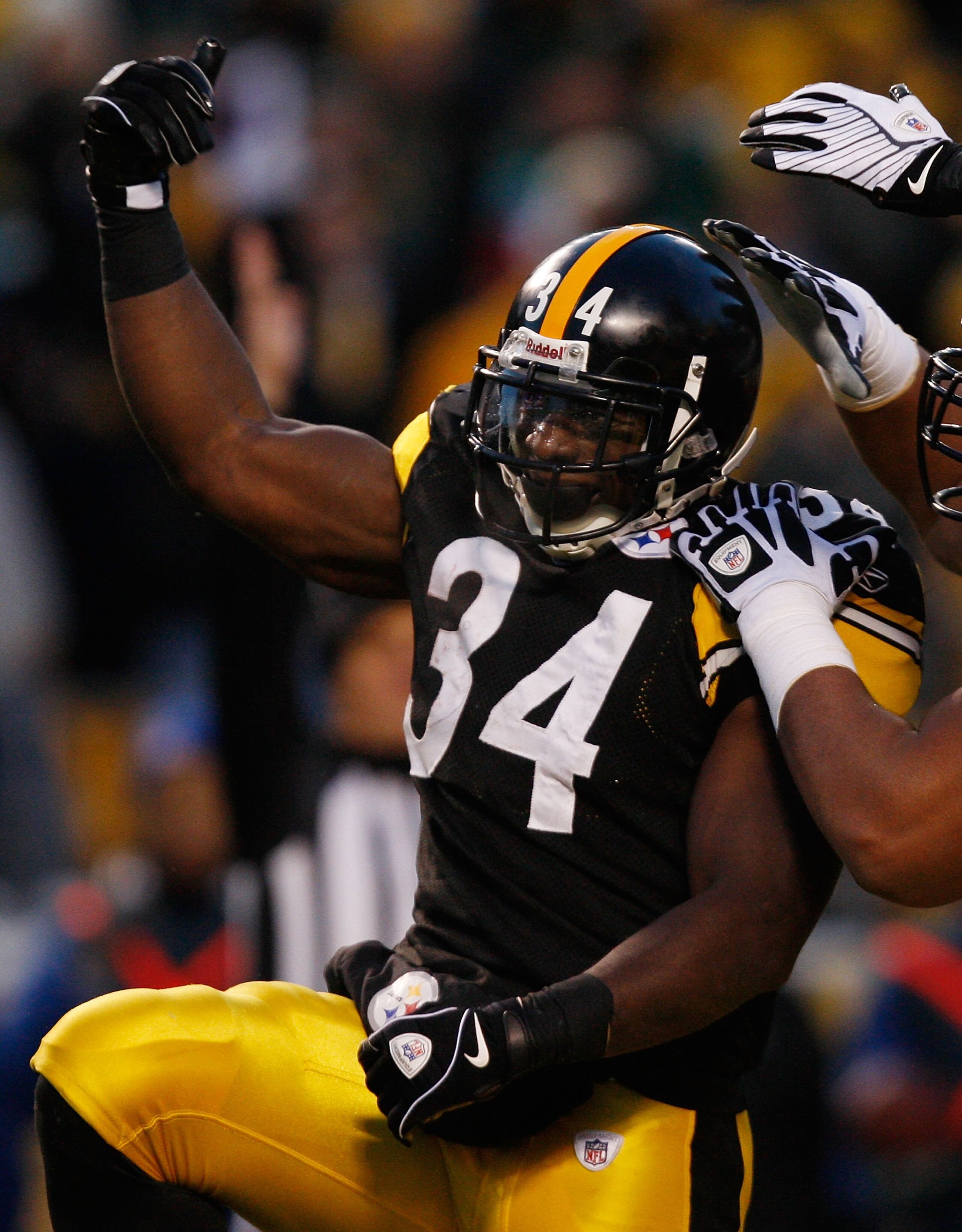 PITTSBURGH - DECEMBER 20: Rashard Mendenhall #34 of the Pittsburgh Steelers celebrates after scoring a touchdown against the Green Bay Packers during the game on December 20, 2009 at Heinz Field in Pittsburgh, Pennsylvania. (Photo by Jared Wickerham/Getty