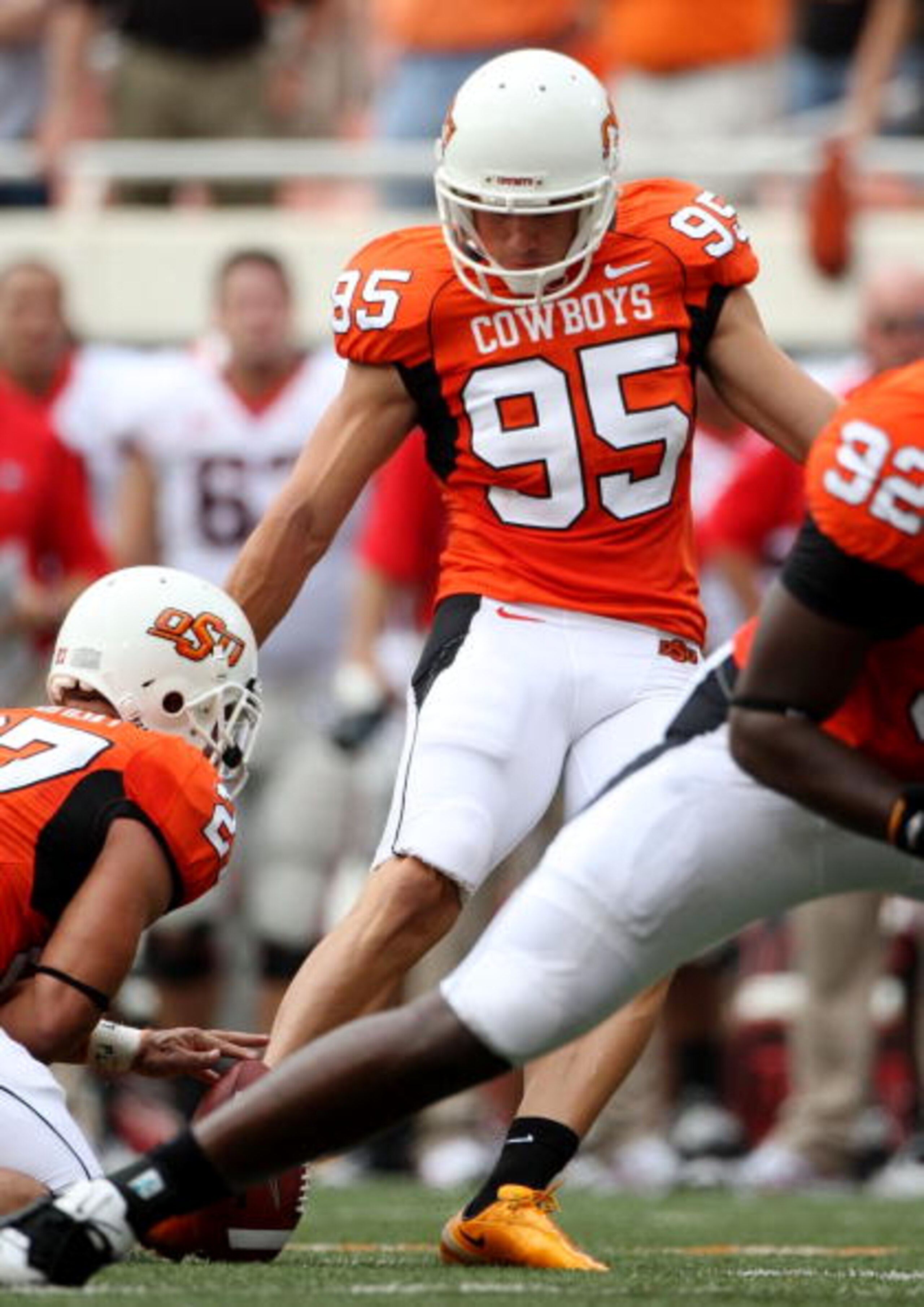 STILLWATER, OK - SEPTEMBER 5: Kicker Dan Bailey #95 of the Oklahoma State Cowboys kicks a field goal against the Georgia Bulldogs in the second quarter of the game at Boone Pickens Stadium on September 5, 2009 in Stillwater, Oklahoma. (Photo by Christian 