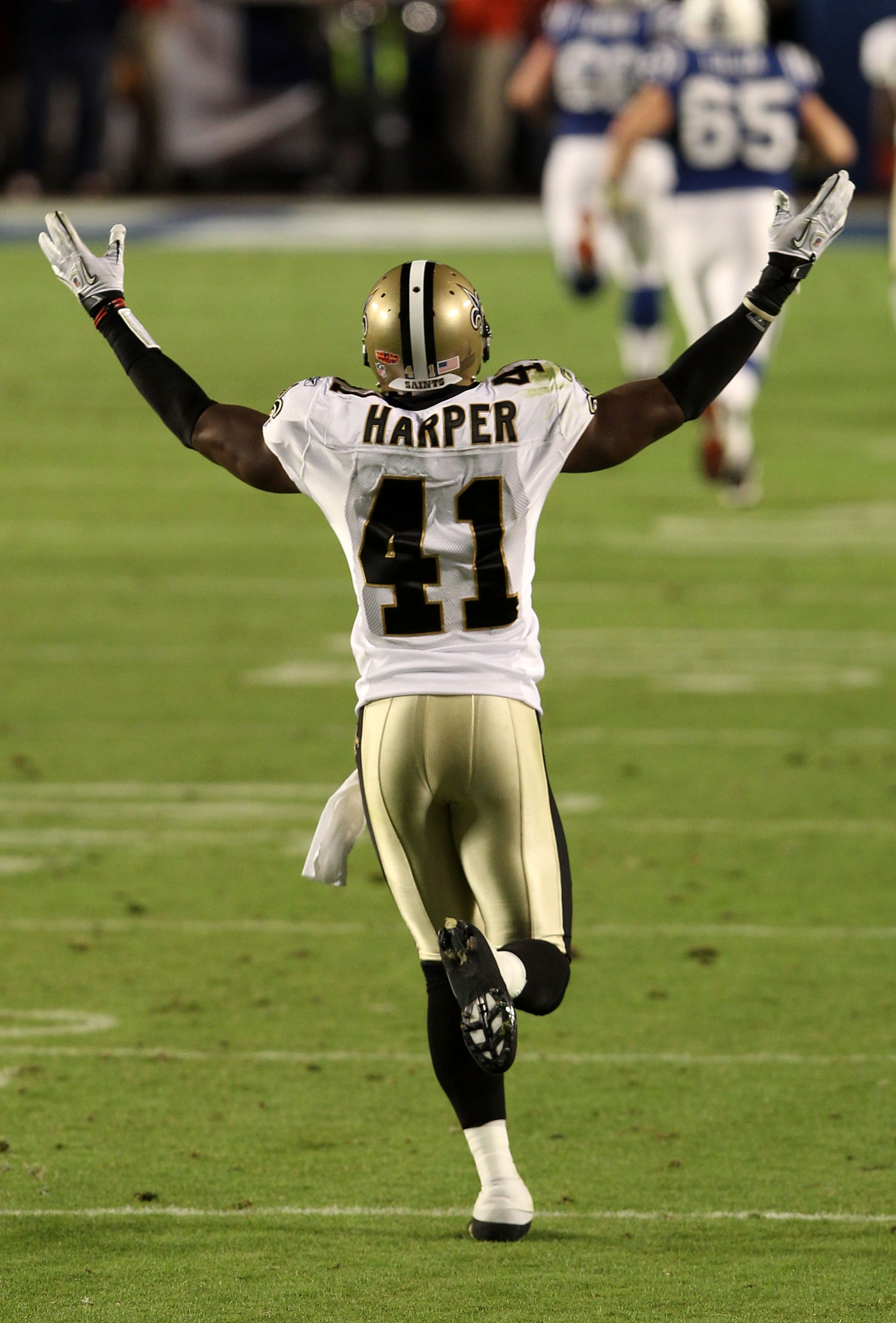MIAMI GARDENS, FL - FEBRUARY 07: Roman Harper #41 of the New Orleans Saints reacts to a play against the Indianapolis Colts during Super Bowl XLIV on February 7, 2010 at Sun Life Stadium in Miami Gardens, Florida.  (Photo by Elsa/Getty Images)