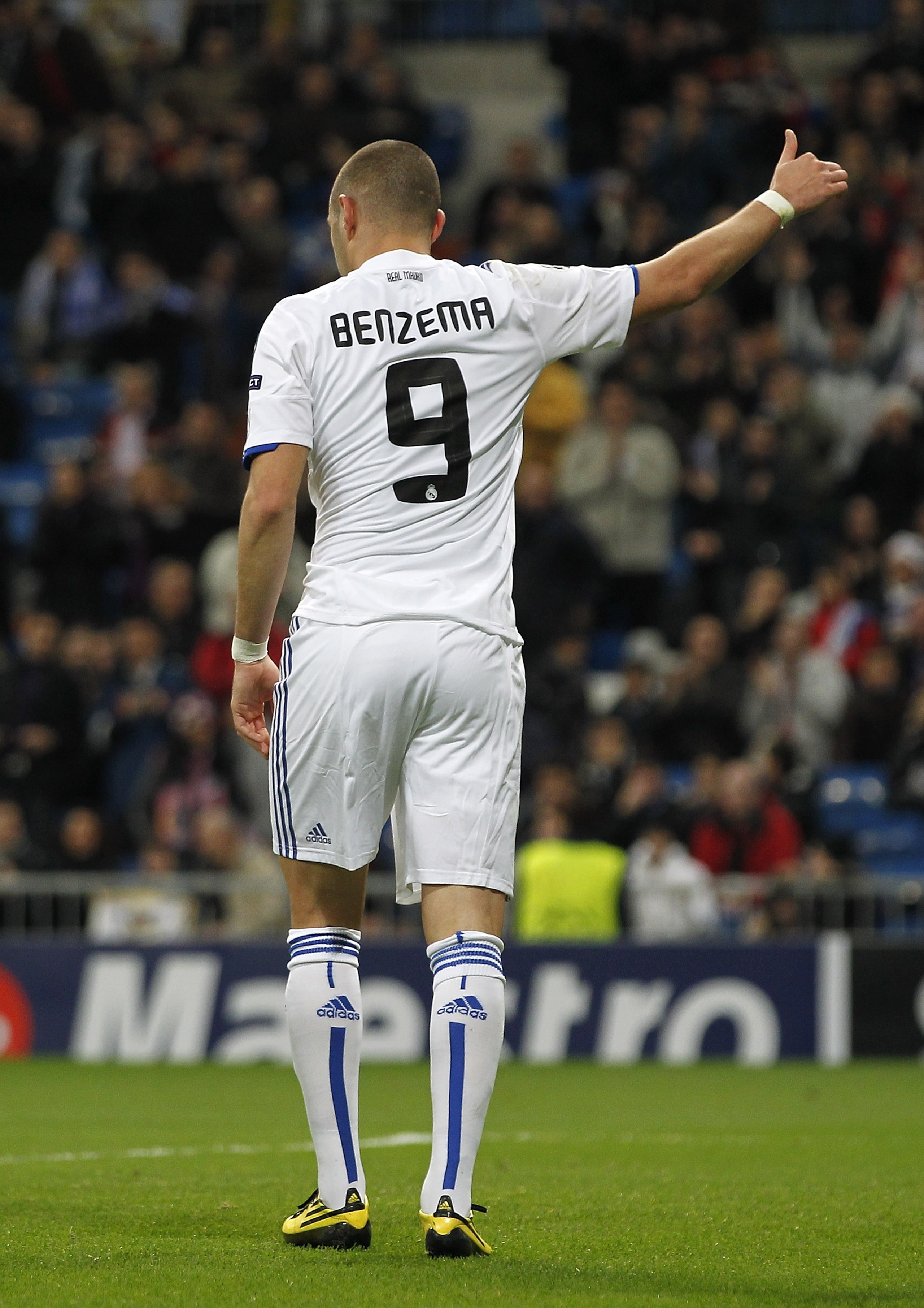MADRID, SPAIN - DECEMBER 08:  Karim Benzema of Real Madrid celebrates after scoring Real's opening goal during the Champions League group G match between Real Madrid and AJ Auxerre at Estadio Santiago Bernabeu on December 8, 2010 in Madrid, Spain.  (Photo