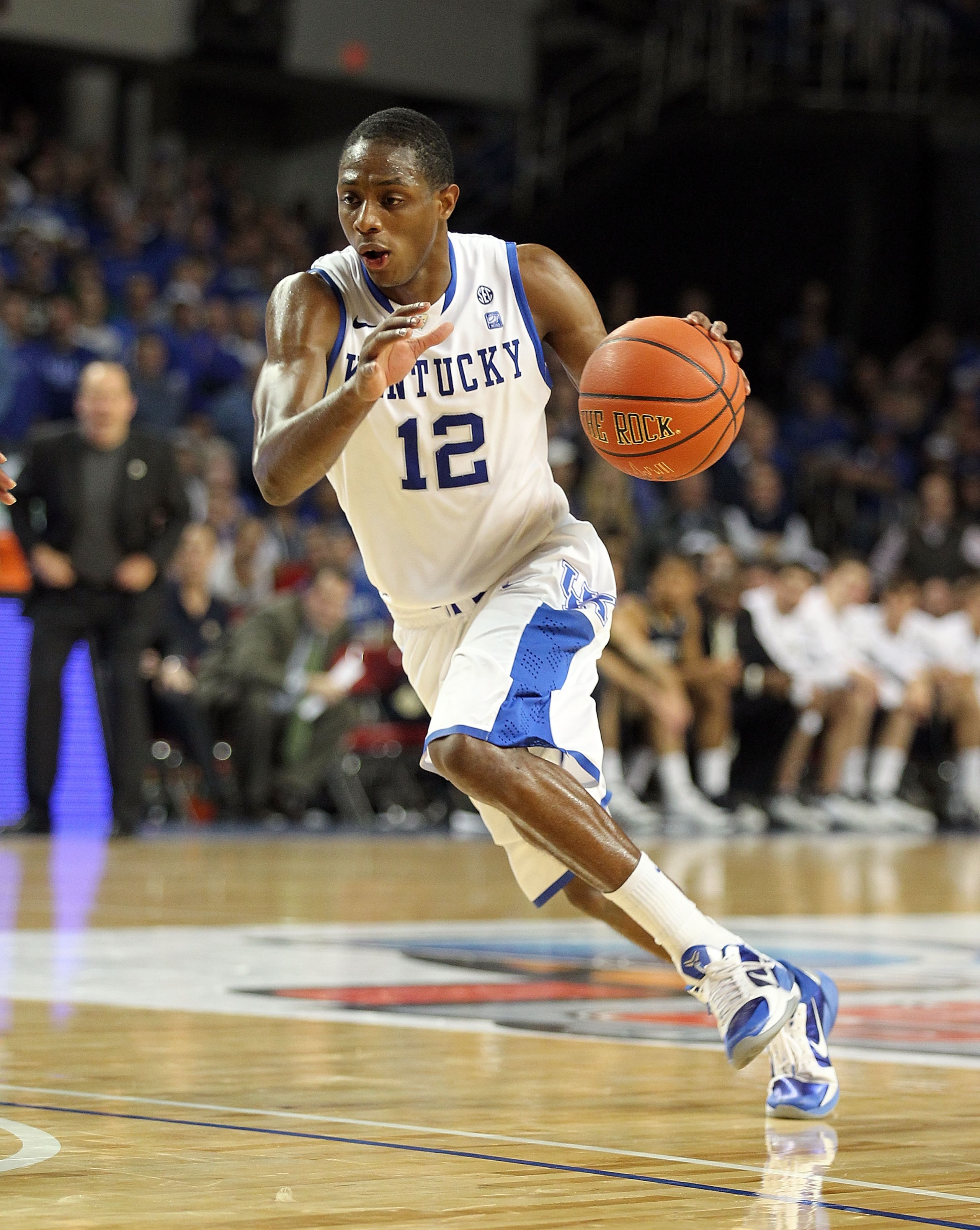 LOUISVILLE, KY - DECEMBER 08:  Brandon Knight #12 of the Kentucky Wildcats dribbles the ball during the game against the Notre Dame Fighting Irish in the 2010 DIRECTV SEC/BIG EAST Invitational at Freedom Hall on December 8, 2010 in Louisville, Kentucky.