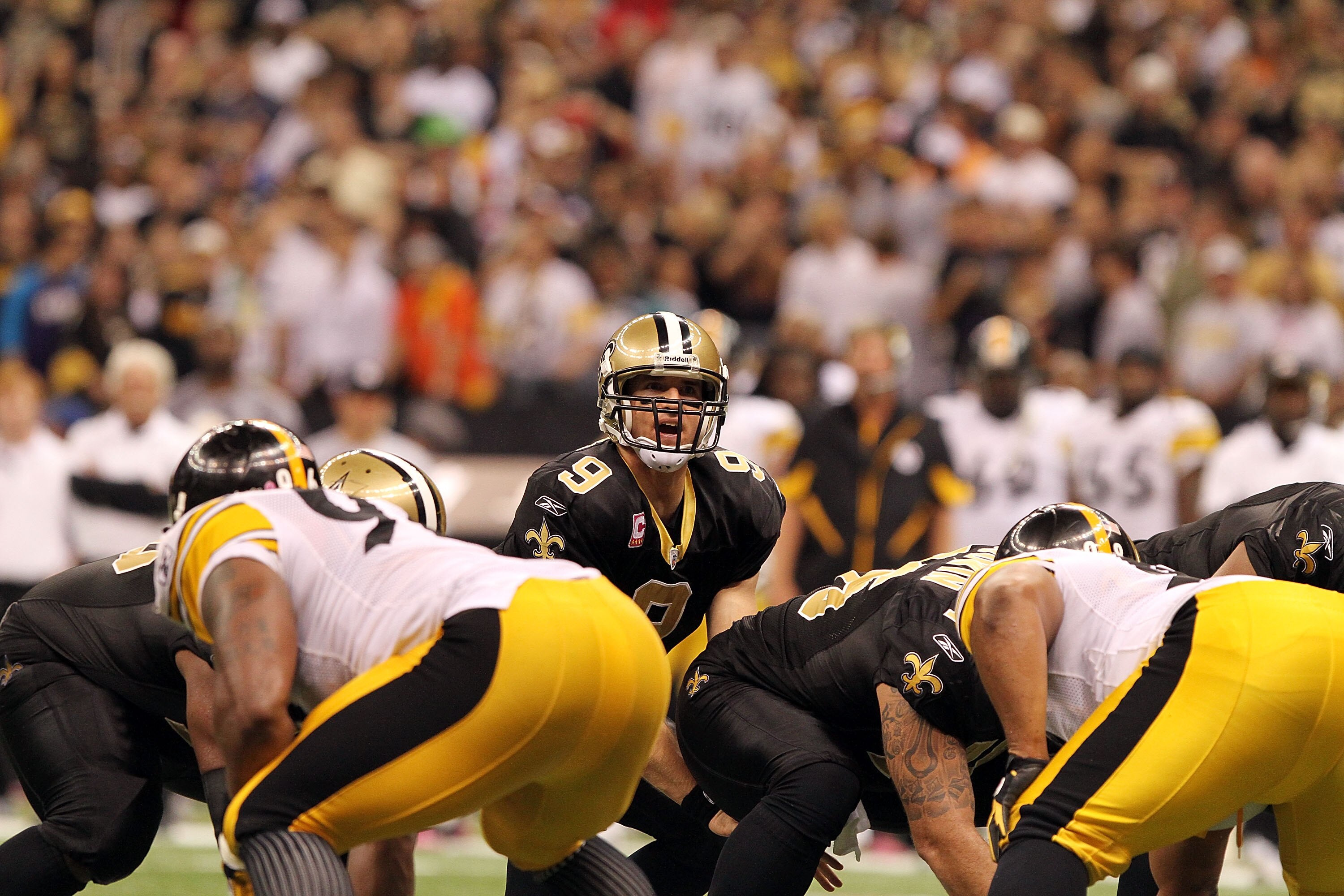 NEW ORLEANS, LA - OCTOBER 31: Drew Brees #9 of the New Orleans Saints in action against the Pittsburgh Steelers at the Louisiana Superdome on October 31, 2010 in New Orleans, Louisiana. (Photo by Matthew Sharpe/Getty Images)