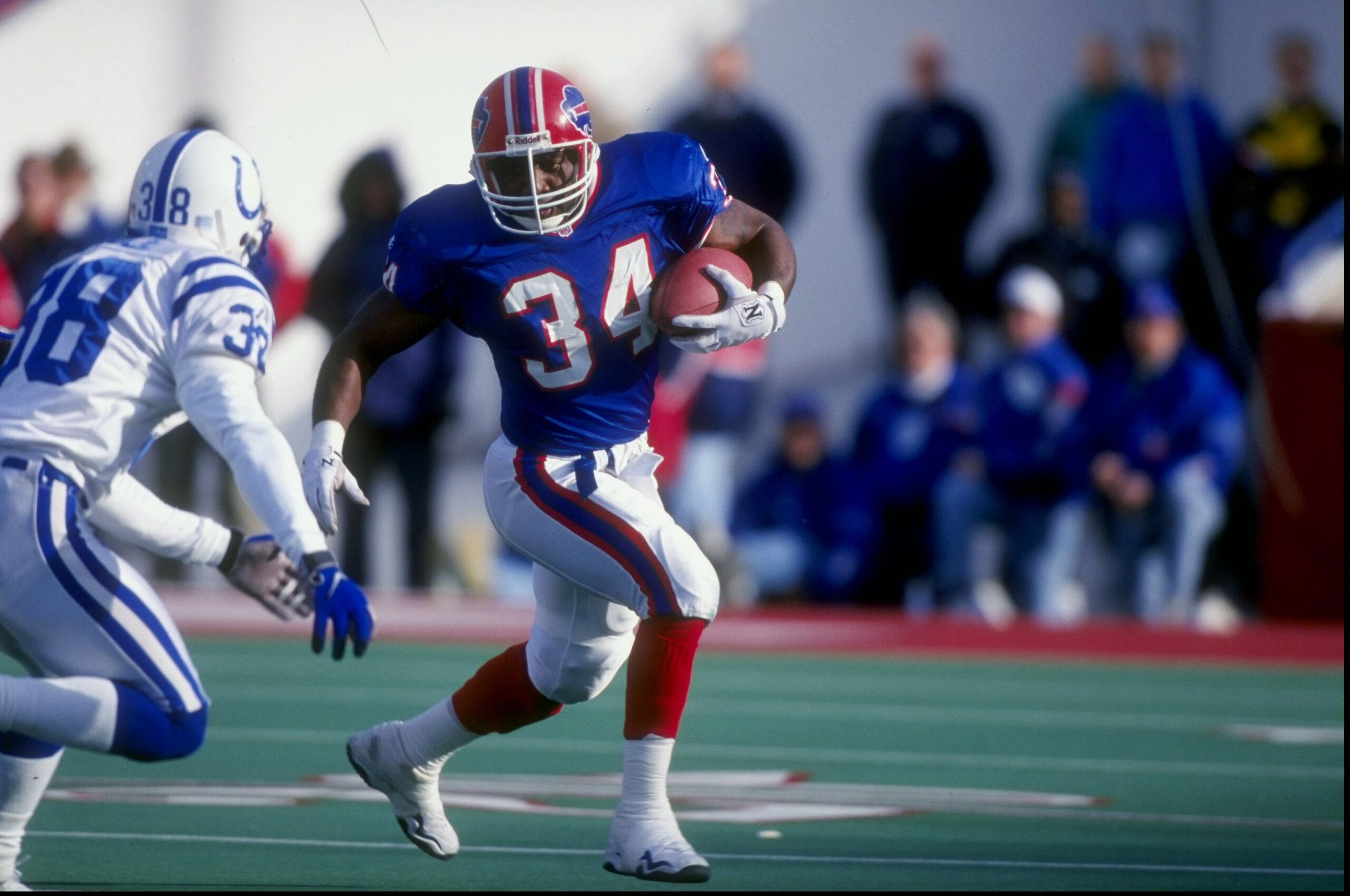 22 Nov 1998: Running back Thurman Thomas #34 of the Buffalo Bills in action during the game against the Indianapolis Colts at the Bills Stadium in Orchard Park, New York. The Bills defeated the Colts 34-11. Mandatory Credit: Rick Stewart /Allsport 22 Nov 1998: Running back Thurman Thomas #34 of the Buffalo Bills in action during the game against the Indianapolis Colts at the Bills Stadium in Orchard Park, New York. The Bills defeated the Colts 34-11. Mandatory Credit: Rick Stewart /Allsport