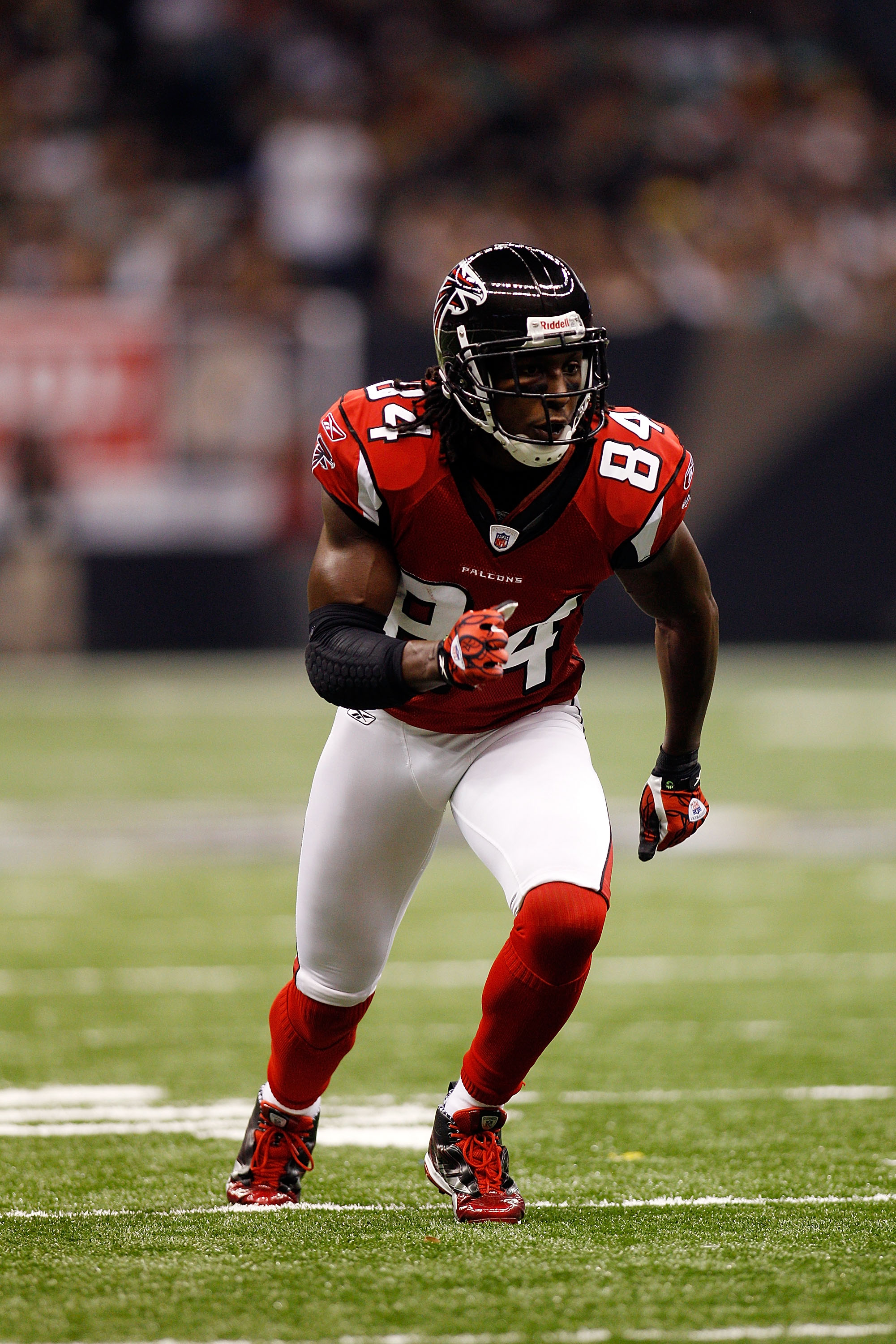 NEW ORLEANS - SEPTEMBER 26:  Roddy White #84 of the Atlanta Falcons in action against the New Orleans Saints at the Louisiana Superdome on September 26, 2010 in New Orleans, Louisiana.  (Photo by Chris Graythen/Getty Images)