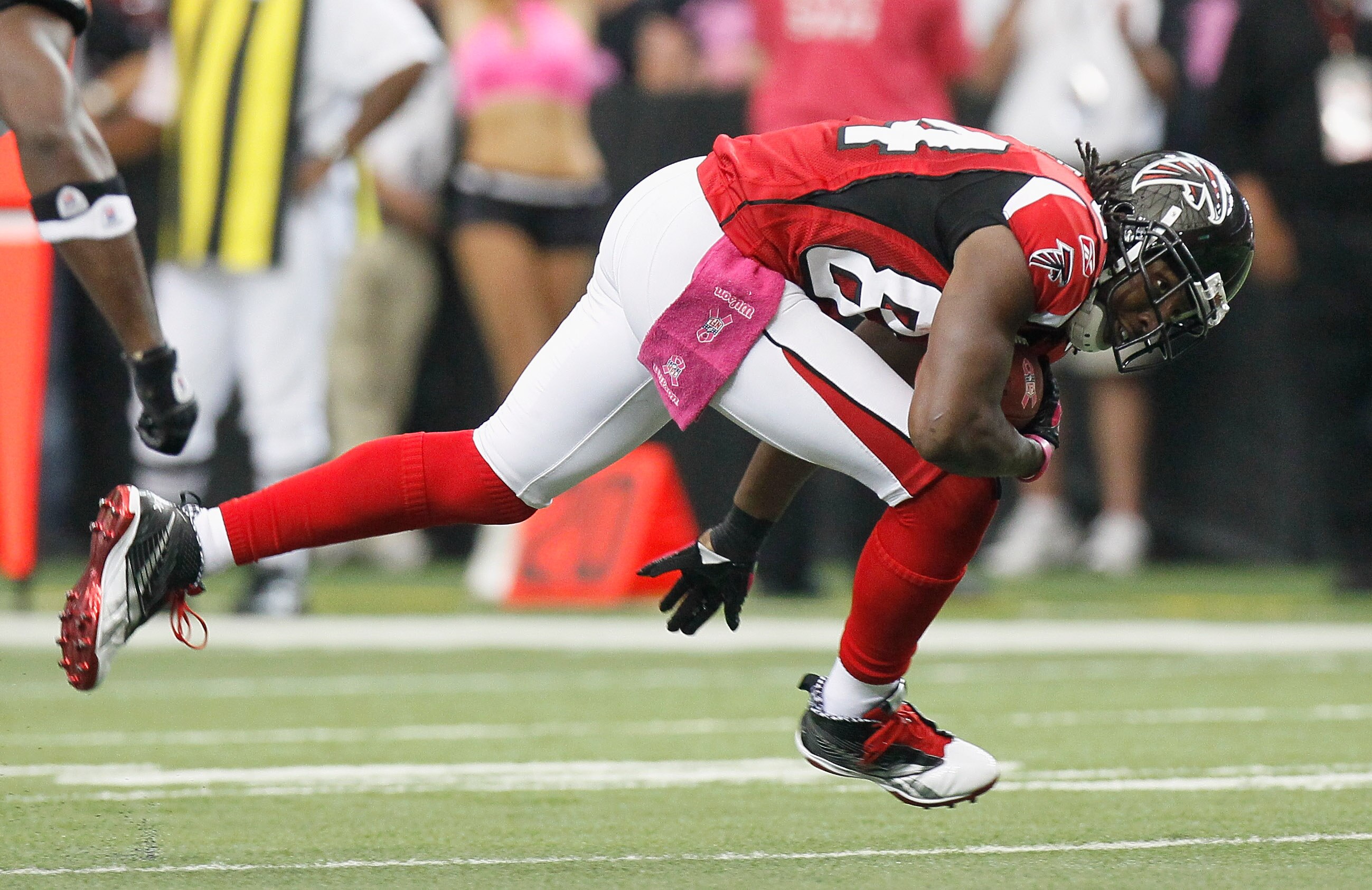 ATLANTA - OCTOBER 24:  Roddy White #84 of the Atlanta Falcons against the Cincinnati Bengals at Georgia Dome on October 24, 2010 in Atlanta, Georgia.  (Photo by Kevin C. Cox/Getty Images)