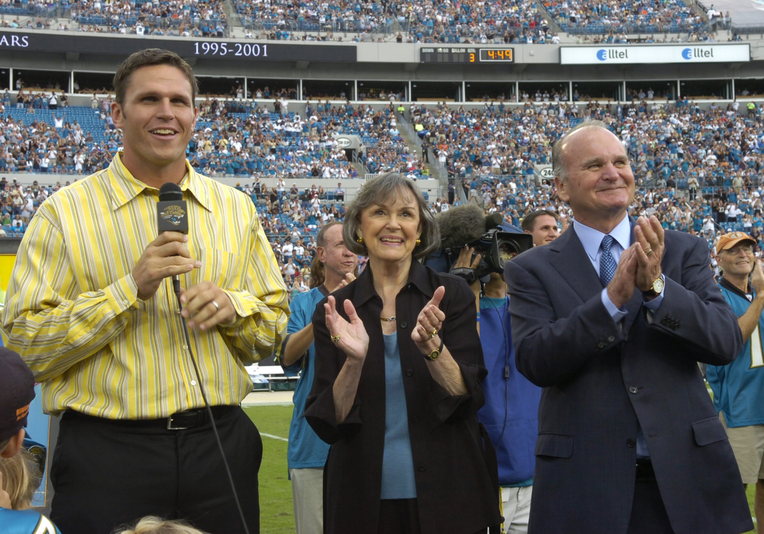 Retired Jacksonville Jaguars offensive lineman Tony Boselli with owner Wayne Weaver and his wife on the sidelines on October 8, 2006 in Jacksonville, Florida. The Jaguars retired Boselli's number 71 and defeated the New York Jets 41 - 0.  (Photo by Al Mes