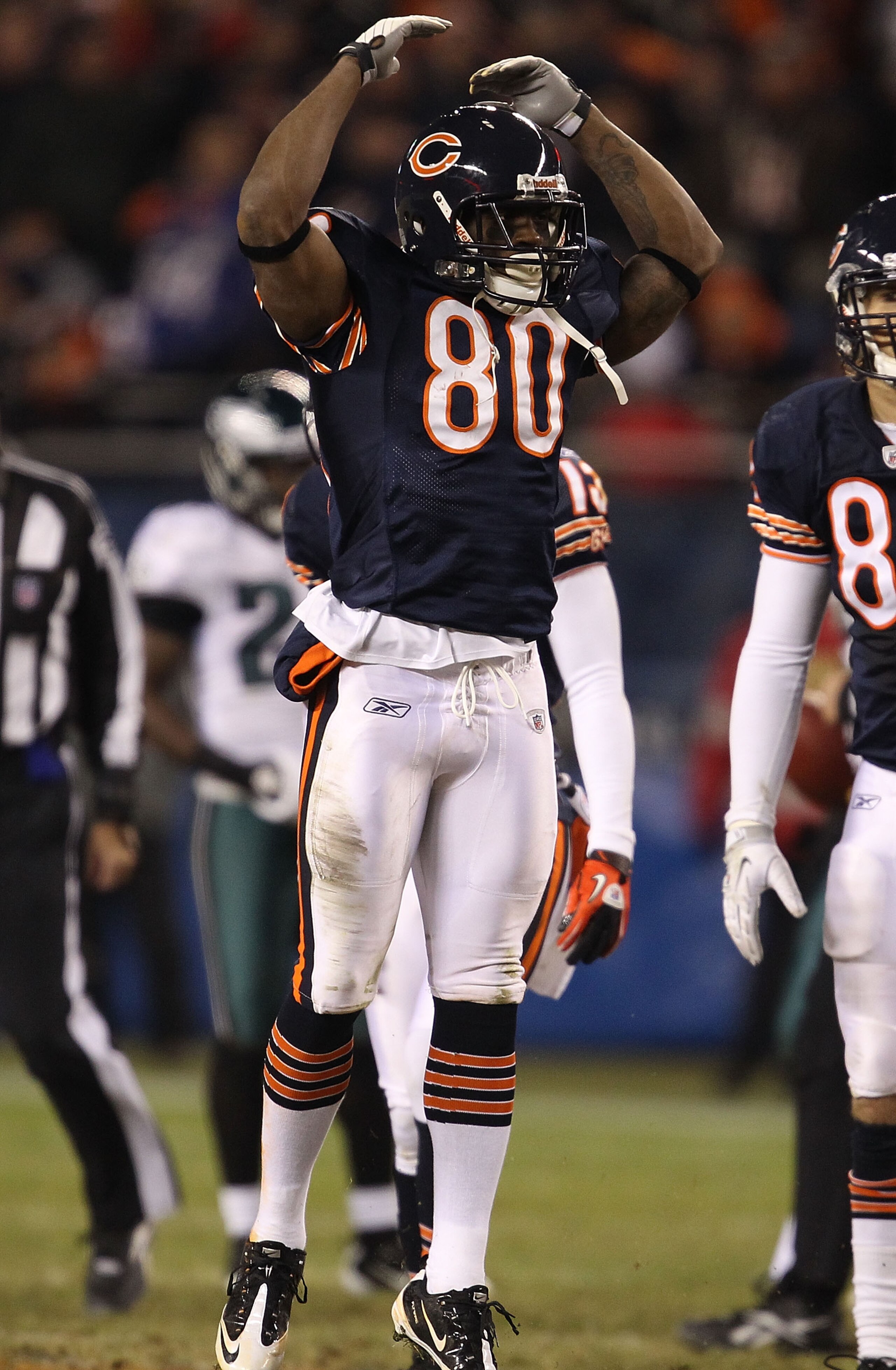 CHICAGO - NOVEMBER 28: Earl Bennett #80 of the Chicago Bears celebrates an offensive play against the Philadelphia Eagles at Soldier Field on November 28, 2010 in Chicago, Illinois. The Bears defeated the Eagles 31-26. (Photo by Jonathan Daniel/Getty Imag
