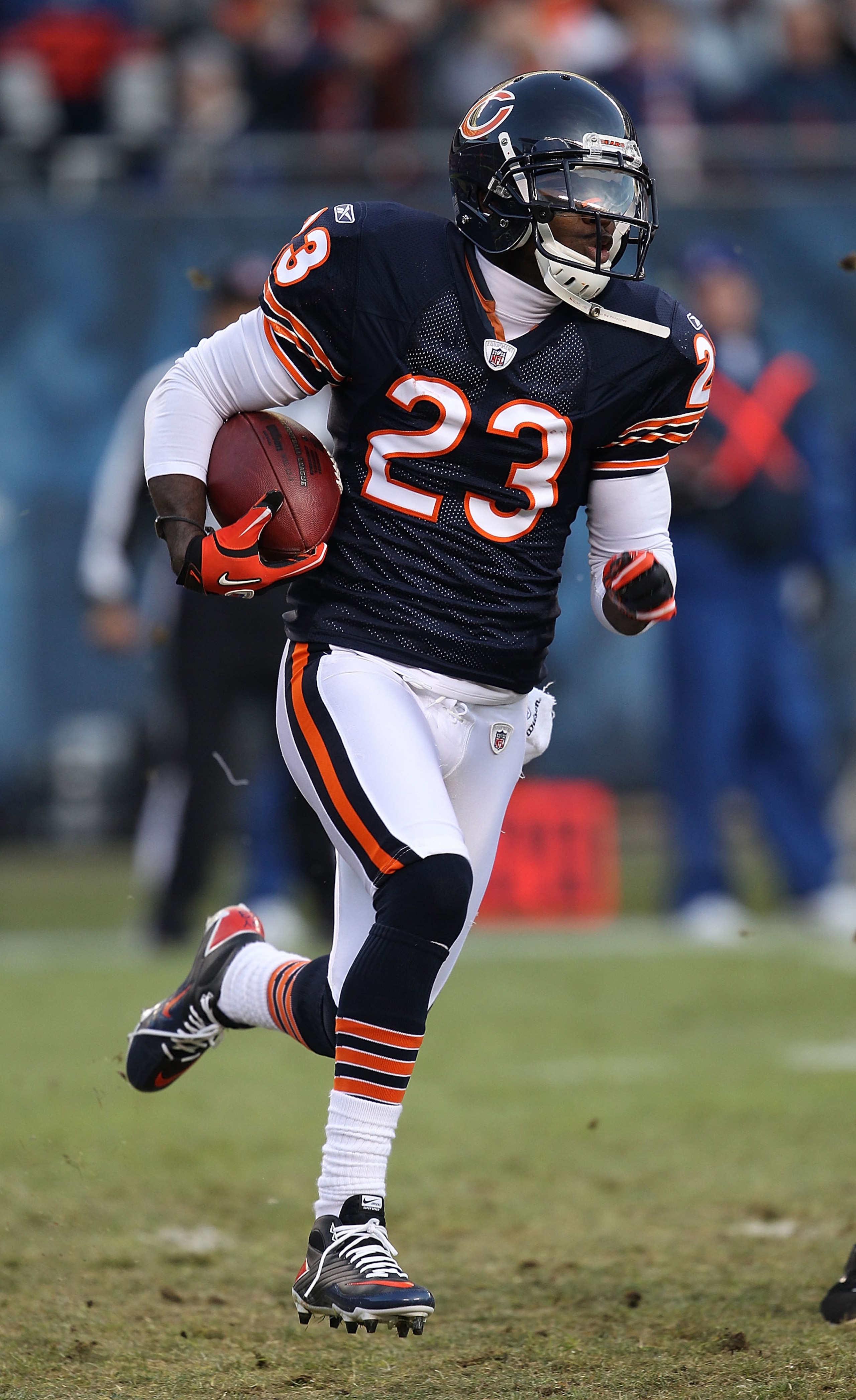 CHICAGO - NOVEMBER 28: Devin Hetser #23 of the Chicago Bears returns a kick against the Philadelphia Eagles at Soldier Field on November 28, 2010 in Chicago, Illinois. The Bears defeated the Eagles 31-26. (Photo by Jonathan Daniel/Getty Images)