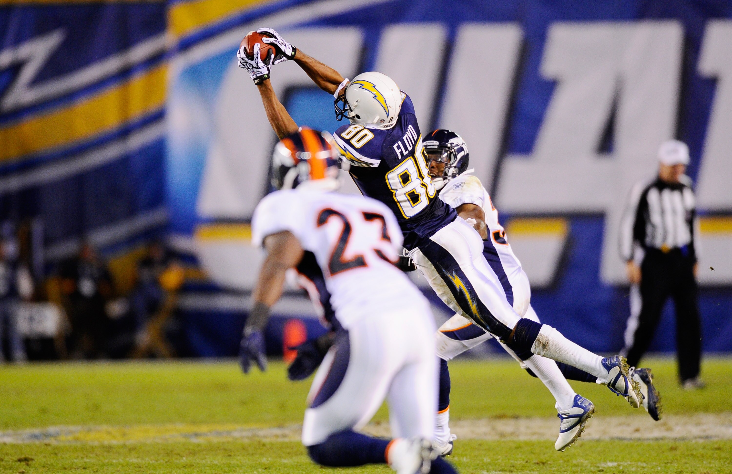 SAN DIEGO - NOVEMBER 22:  Malcolm Floyd #80 of the San Diego Chargers catches an 18-yard pass against the Denver Broncos at Qualcomm Stadium on November 22, 2010 in San Diego, California.  Chargers defeated the Broncos, 35-14. (Photo by Kevork Djansezian/