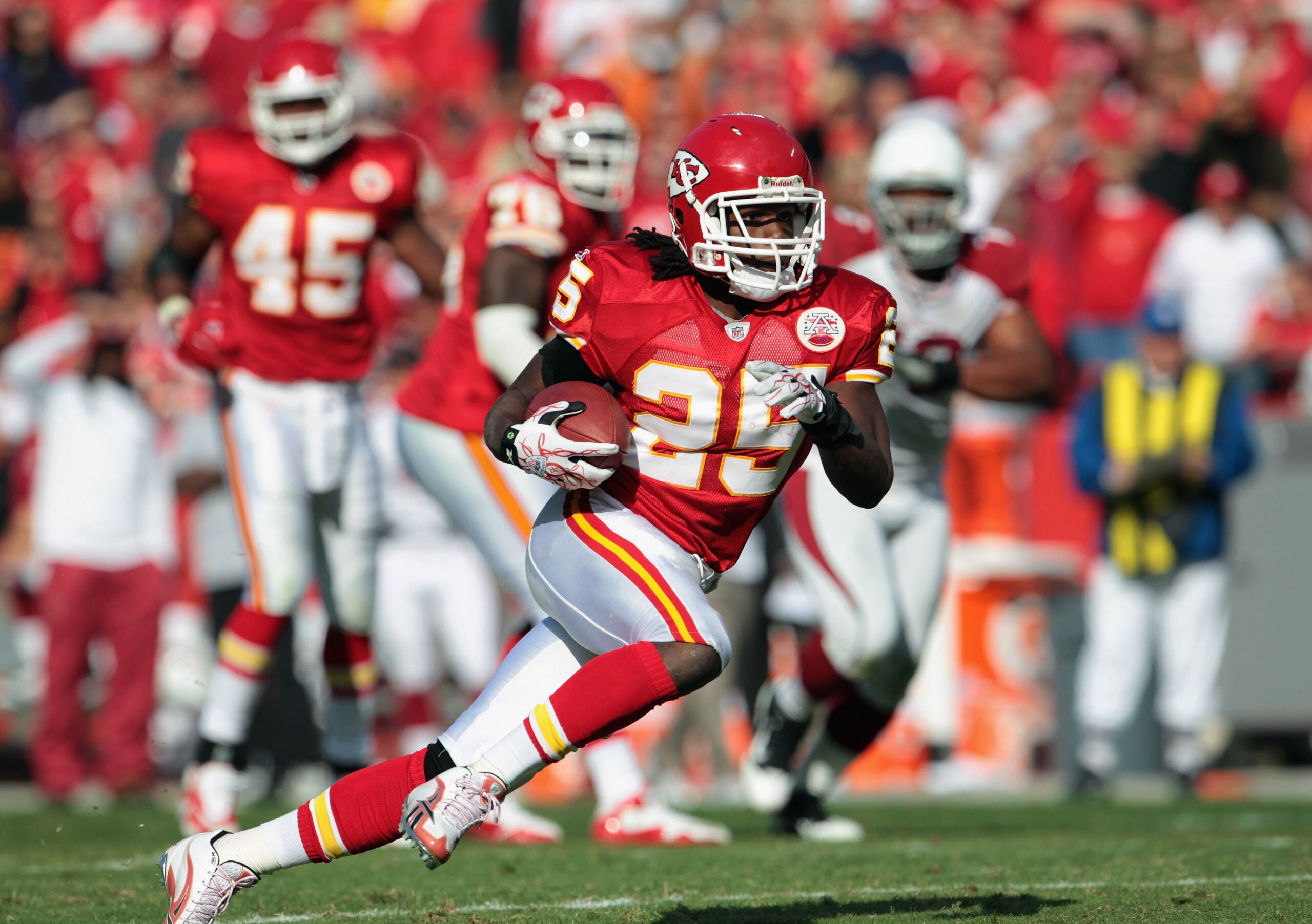 KANSAS CITY, MO - NOVEMBER 21: Jamaal Charles #25 of the Kansas City Chiefs carries the ball during the game against the Arizona Cardinals on November 21, 2010 at Arrowhead Stadium in Kansas City, Missouri. (Photo by Jamie Squire/Getty Images) KANSAS CITY, MO - NOVEMBER 21: Jamaal Charles #25 of the Kansas City Chiefs carries the ball during the game against the Arizona Cardinals on November 21, 2010 at Arrowhead Stadium in Kansas City, Missouri. (Photo by Jamie Squire/Getty Images)