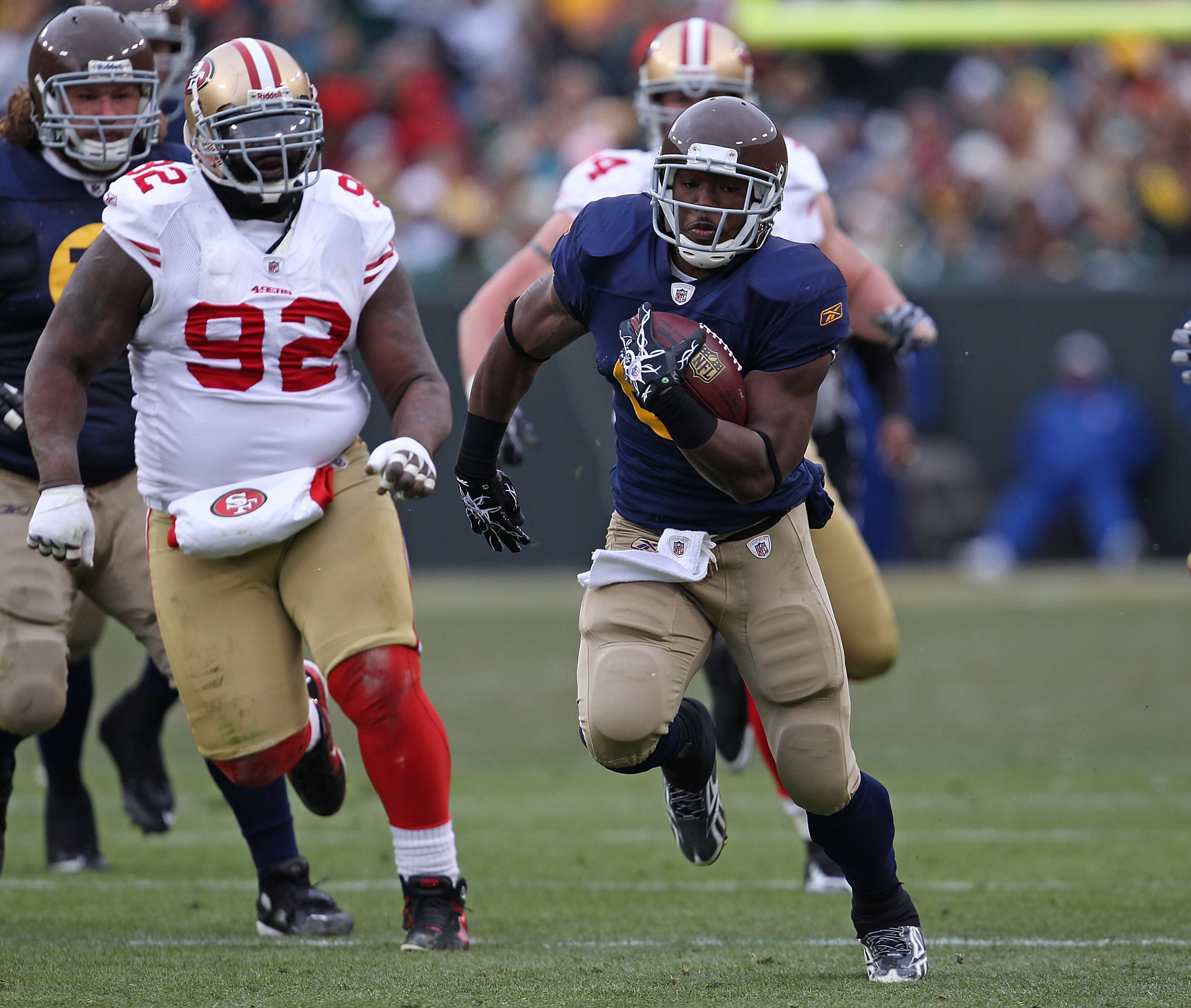 GREEN BAY, WI - DECEMBER 05: Brandon Jackson #32 of the Green Bay Packers runs past Aubrayo Franklin #92 of the San Francisco 49ers at Lambeau Field on December 5, 2010 in Green Bay, Wisconsin. The Packers defeated the 49ers 34-16. (Photo by Jonathan Dani